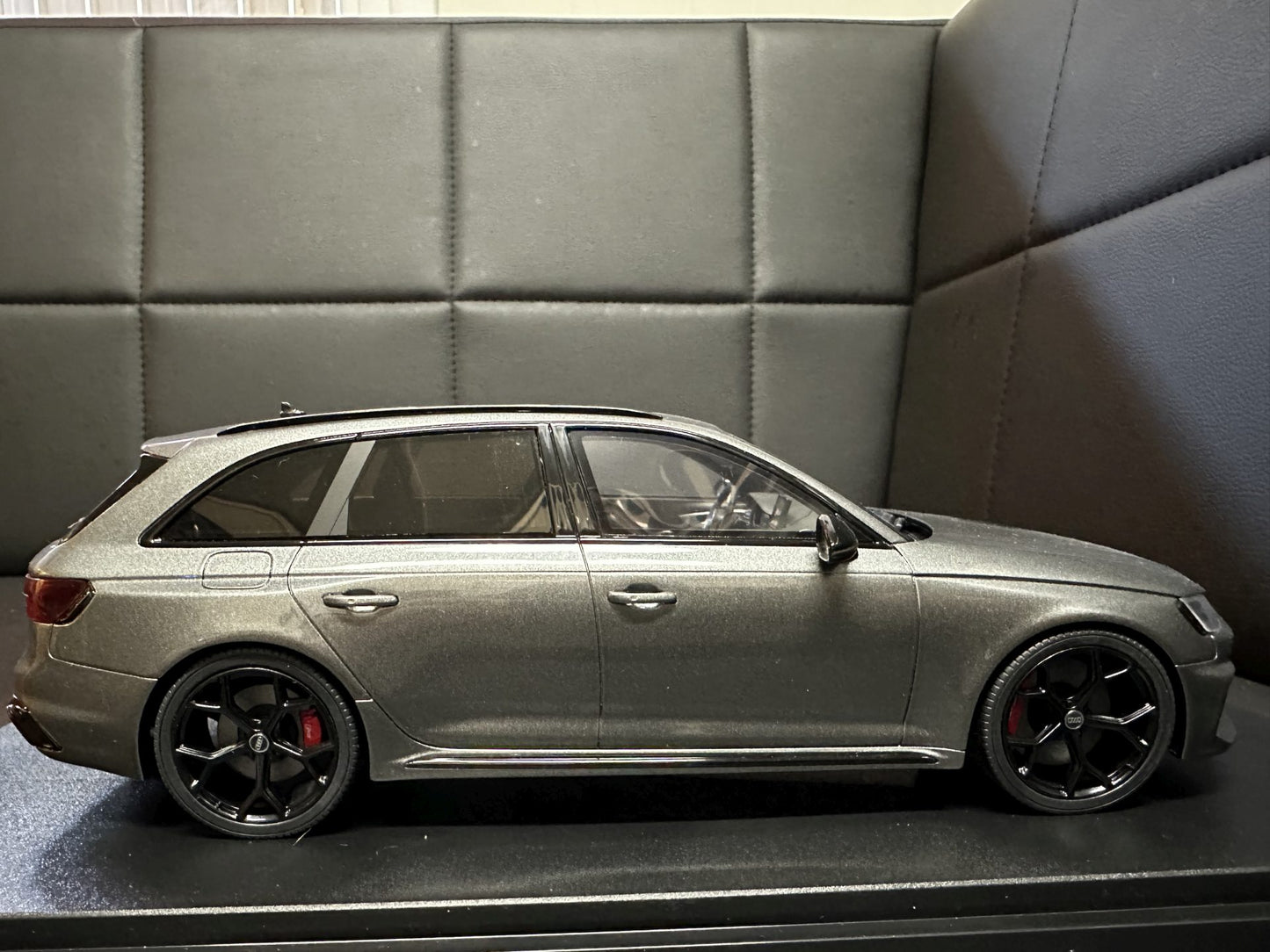 Audi RS4 Kombi Competition grey Limitiert 1:18 GT Spirit GT456 Ауди РС4 сив Комби Лимитирана