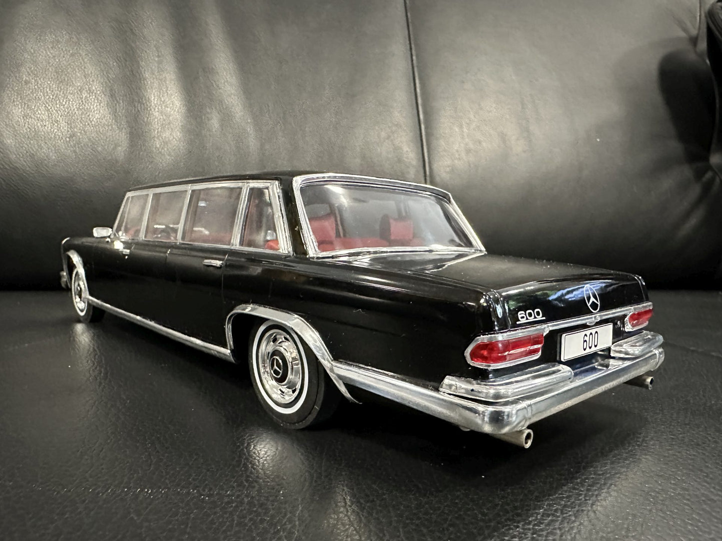 Mercedes Benz 600 W100 1969 limousine black 1:18 Modelcar MCG 18187 Мерцедес Бенц 600 В100 Лимозина 1969 черен