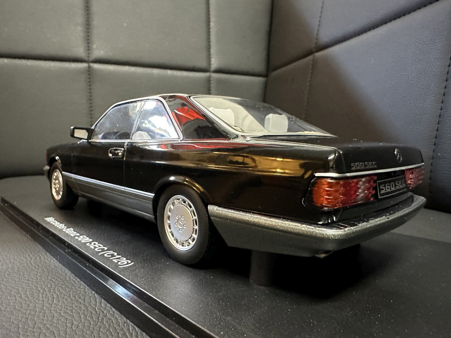 Mercedes Benz 500SEC Coupe C126 black 1:18 KK-Scale KKDC180334 Мерцедес Бенц Купе черен