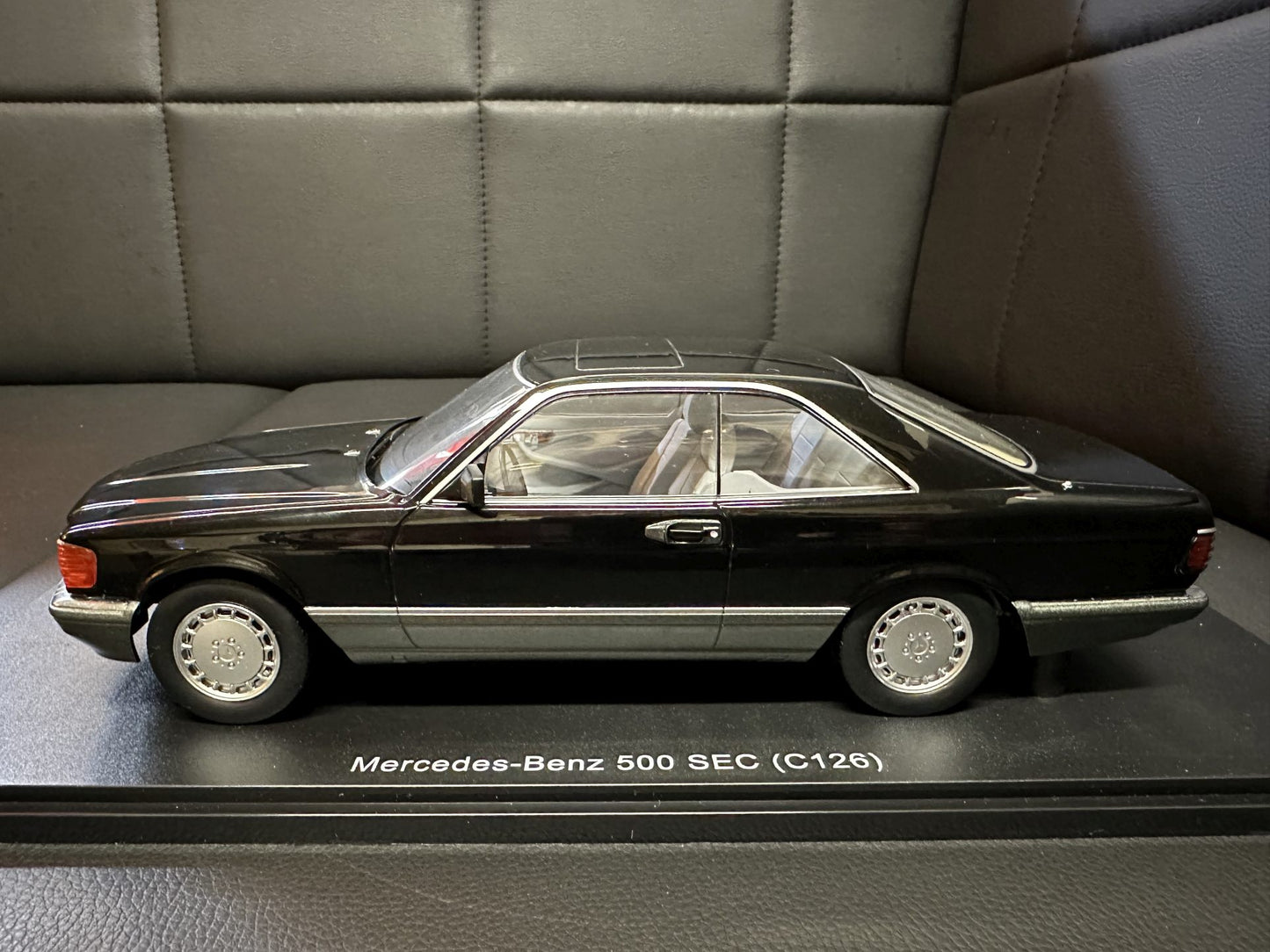 Mercedes Benz 500SEC Coupe C126 black 1:18 KK-Scale KKDC180334 Мерцедес Бенц Купе черен