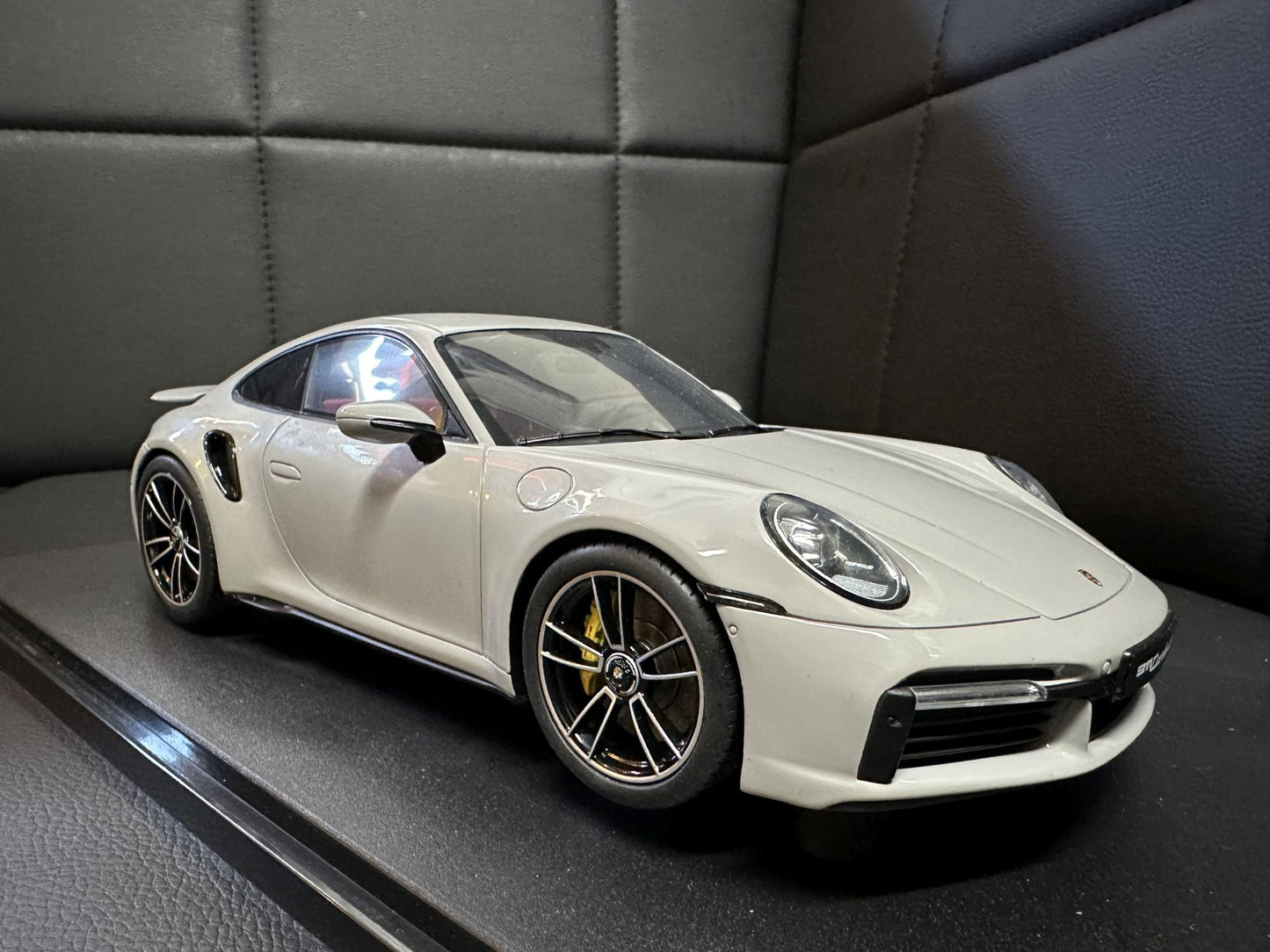 Porsche 911 Turbo S 992 grey Limitiert 1:18 GT Spirit GT431 Порше 911 Турбо С сив Лимитирана