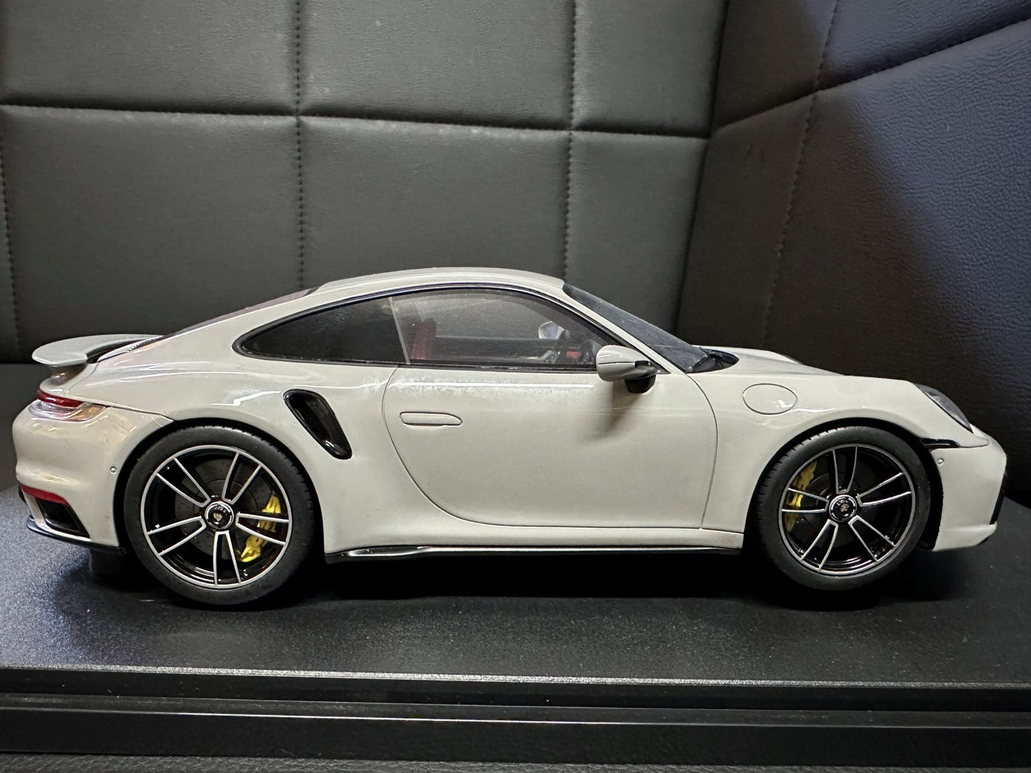 Porsche 911 Turbo S 992 grey Limitiert 1:18 GT Spirit GT431 Порше 911 Турбо С сив Лимитирана