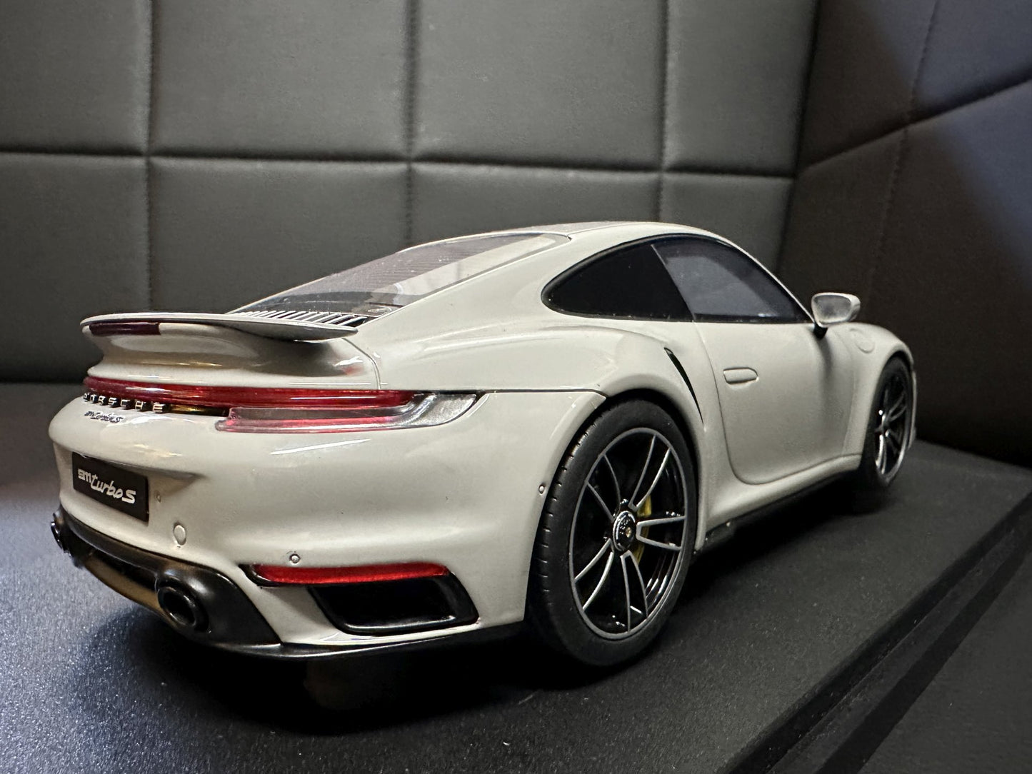 Porsche 911 Turbo S 992 grey Limitiert 1:18 GT Spirit GT431 Порше 911 Турбо С сив Лимитирана