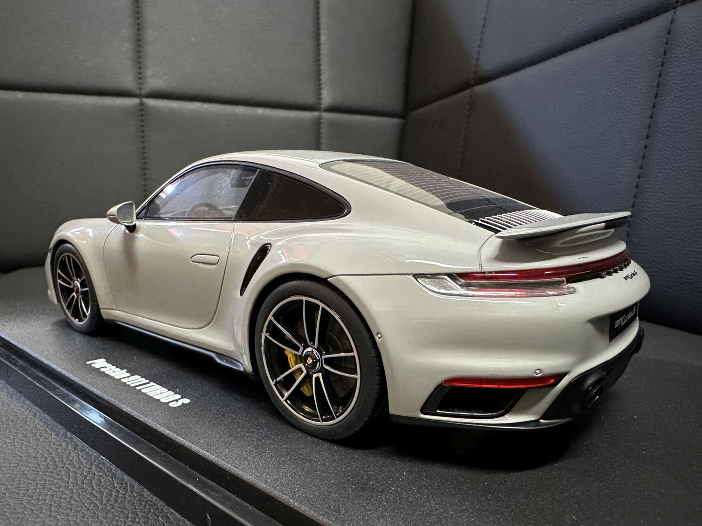 Porsche 911 Turbo S 992 grey Limitiert 1:18 GT Spirit GT431 Порше 911 Турбо С сив Лимитирана