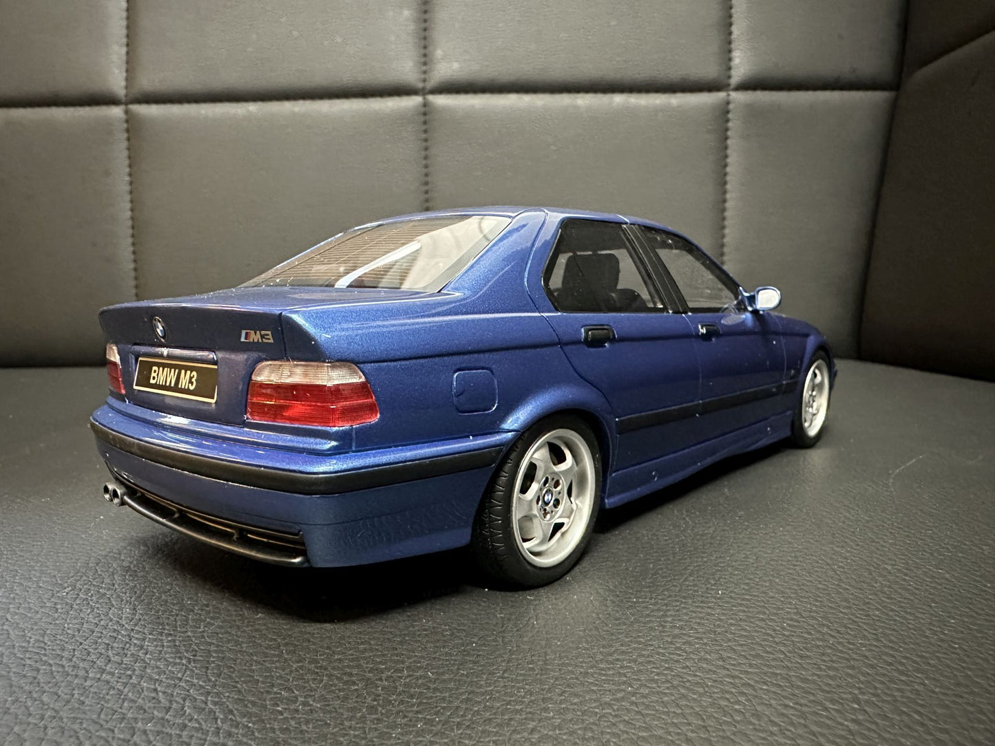 Bmw M3 E36 Limousine blue Limitiert 1572/3000 1:18 OTTO OT1082 Бмв M3 Е36 син Лимитирана