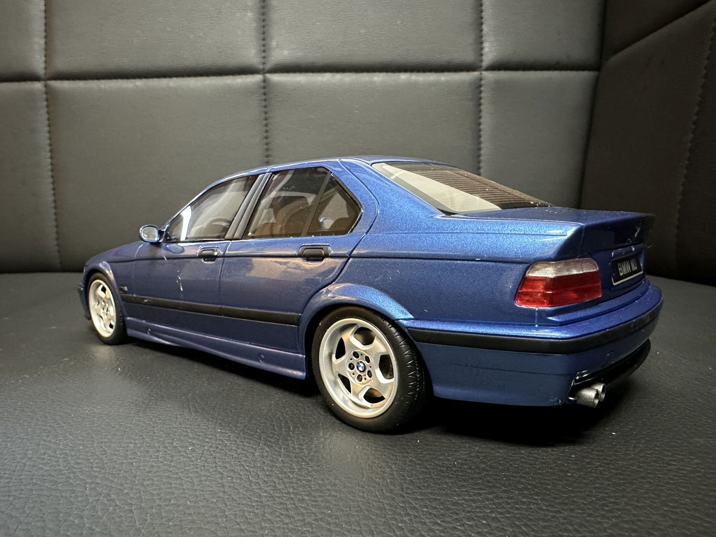 Bmw M3 E36 Limousine blue Limitiert 1572/3000 1:18 OTTO OT1082 Бмв M3 Е36 син Лимитирана
