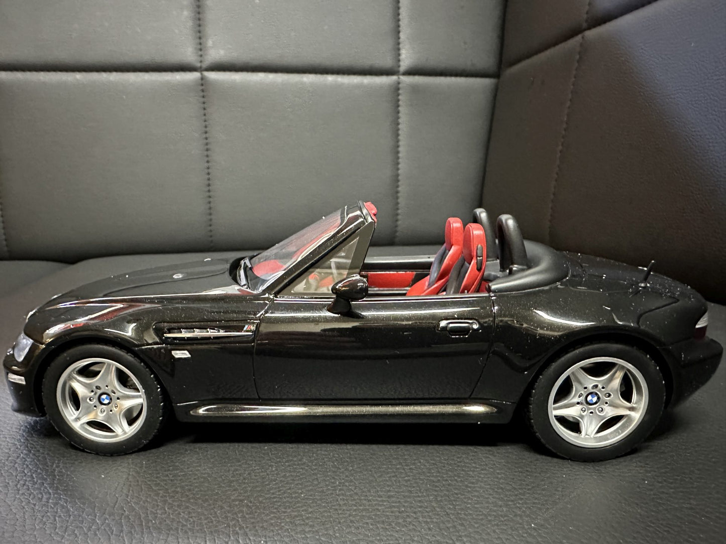 Bmw Z3 Cabrio black Limitiert 1403/2000 1:18 OTTO OT1016 Бмв Z3 черен Кабрио Лимитирана