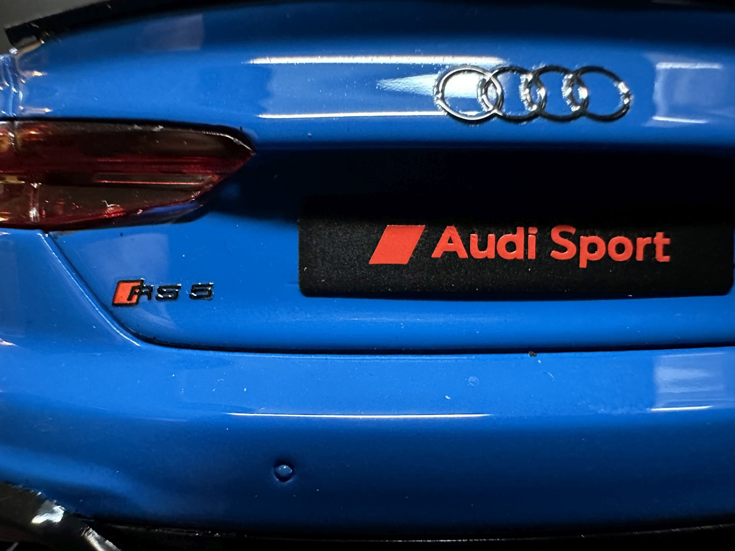 Audi RS5 Coupe blue Limitiert 543/999 1:18 GT Spirit GT311 Ауди РС5 син Лимитиран