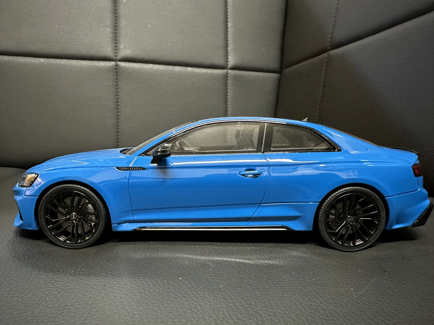 Audi RS5 Coupe blue Limitiert 543/999 1:18 GT Spirit GT311 Ауди РС5 син Лимитиран