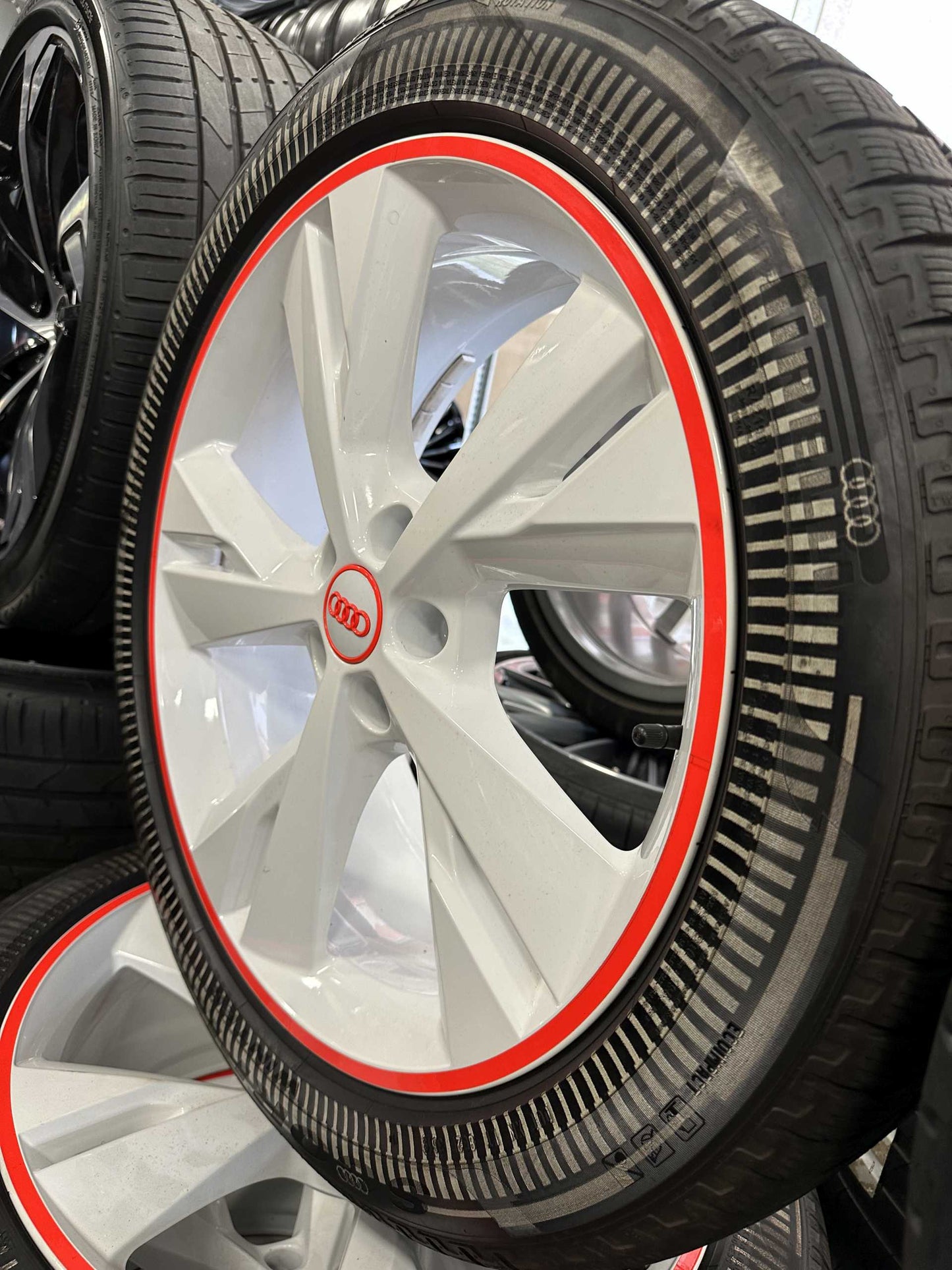Оригинал Уникат Audi SQ4 Q4 Etron F4 20 Zoll Ауди SQ4 Q4 Etron  Алуминиеви джанти 20 цола зимен комплект зимни гуми