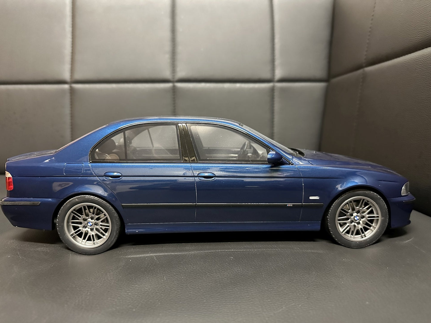 Bmw M5 E39 Sedan blue Limitiert 1289/2000 1:12 OTTO G073 Бмв M5 Е39 син Лимитирана