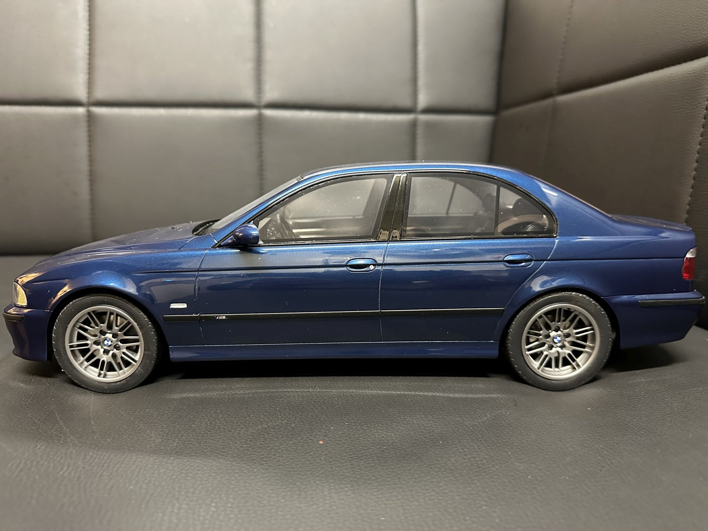 Bmw M5 E39 Sedan blue Limitiert 1289/2000 1:12 OTTO G073 Бмв M5 Е39 син Лимитирана