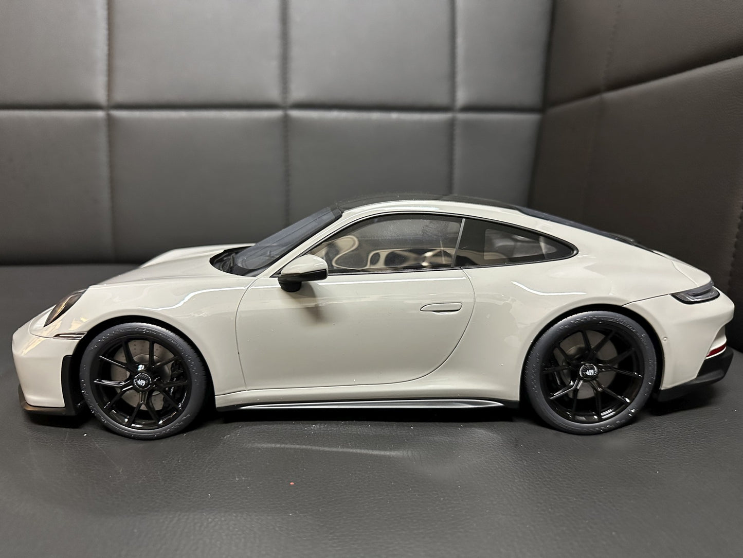 Porsche 911 (992) GT3 Touring Coupe grey Limitiert 122/911 1:12 GT Spirit GT460 Порше ГТ3 сив Лимитирана