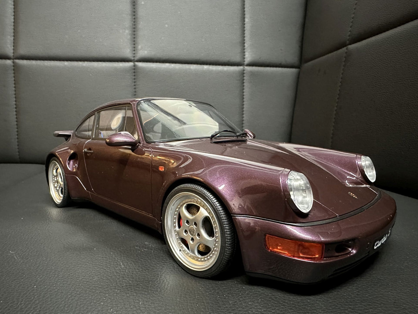 Porsche 911 (964) 3.3 Turbo S Coupe purple Limitiert 710/999 1:12 GT Spirit GT499 Порше 911 лилав Лимитирана