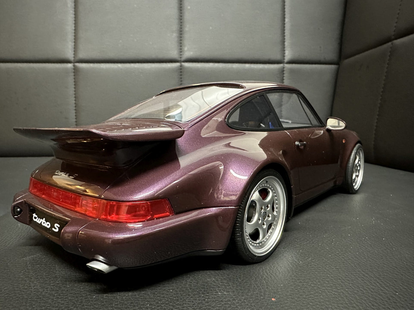 Porsche 911 (964) 3.3 Turbo S Coupe purple Limitiert 710/999 1:12 GT Spirit GT499 Порше 911 лилав Лимитирана