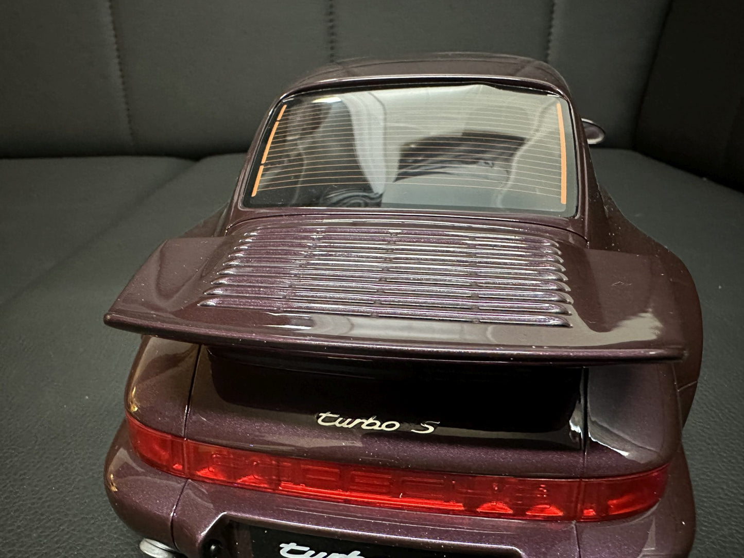 Porsche 911 (964) 3.3 Turbo S Coupe purple Limitiert 710/999 1:12 GT Spirit GT499 Порше 911 лилав Лимитирана