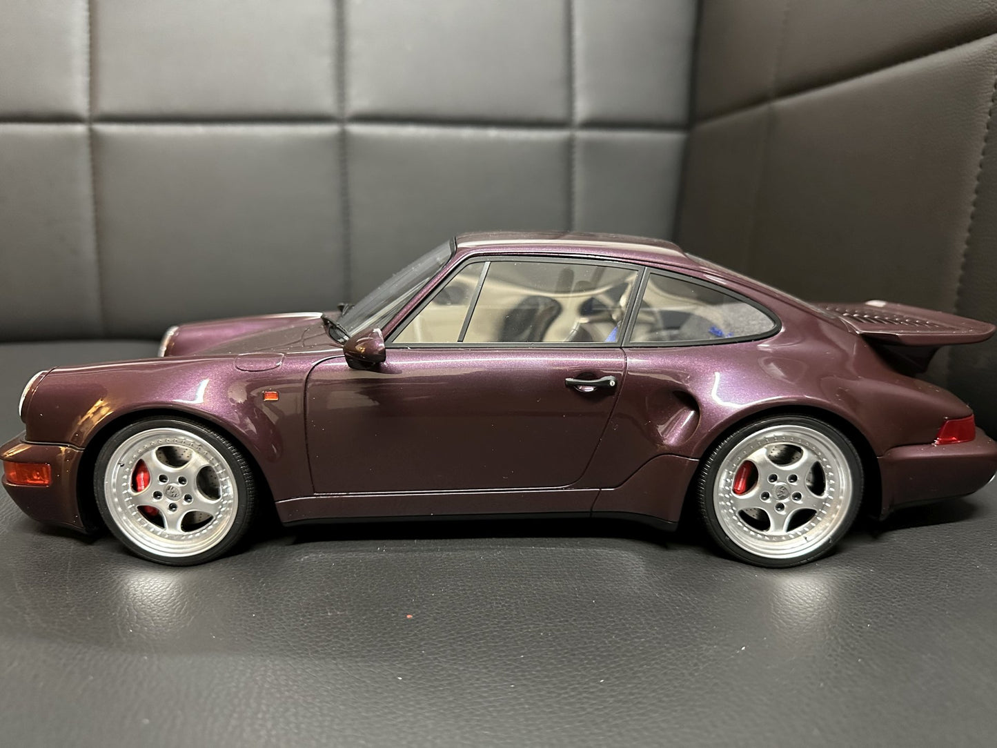 Porsche 911 (964) 3.3 Turbo S Coupe purple Limitiert 710/999 1:12 GT Spirit GT499 Порше 911 лилав Лимитирана