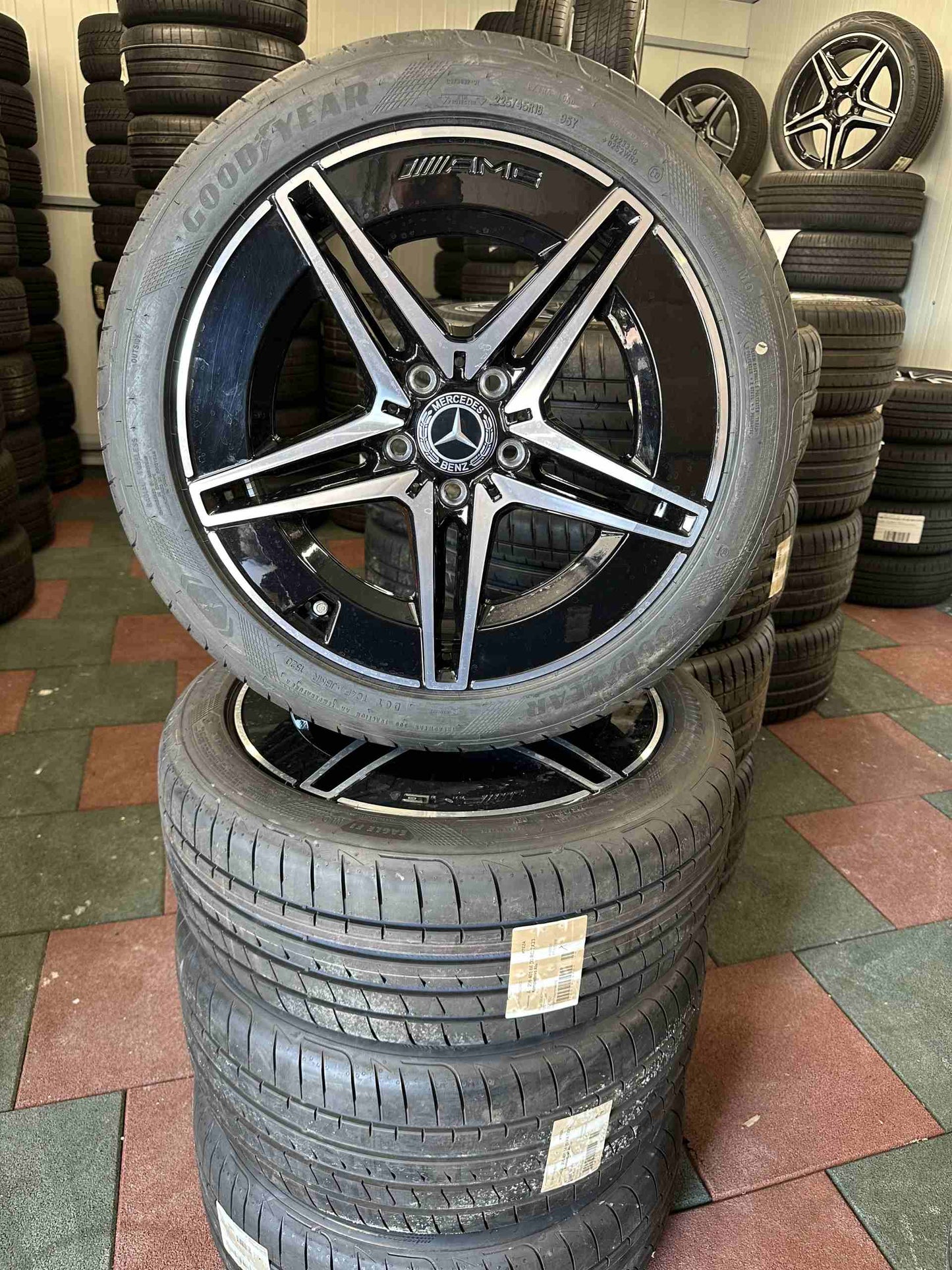 Като Нови Mercedes C klasse Hybrid W206 18 Zoll AMG Мерцедес Ц класа Хибрид W206 18 цола AMG летен комплект летни гуми