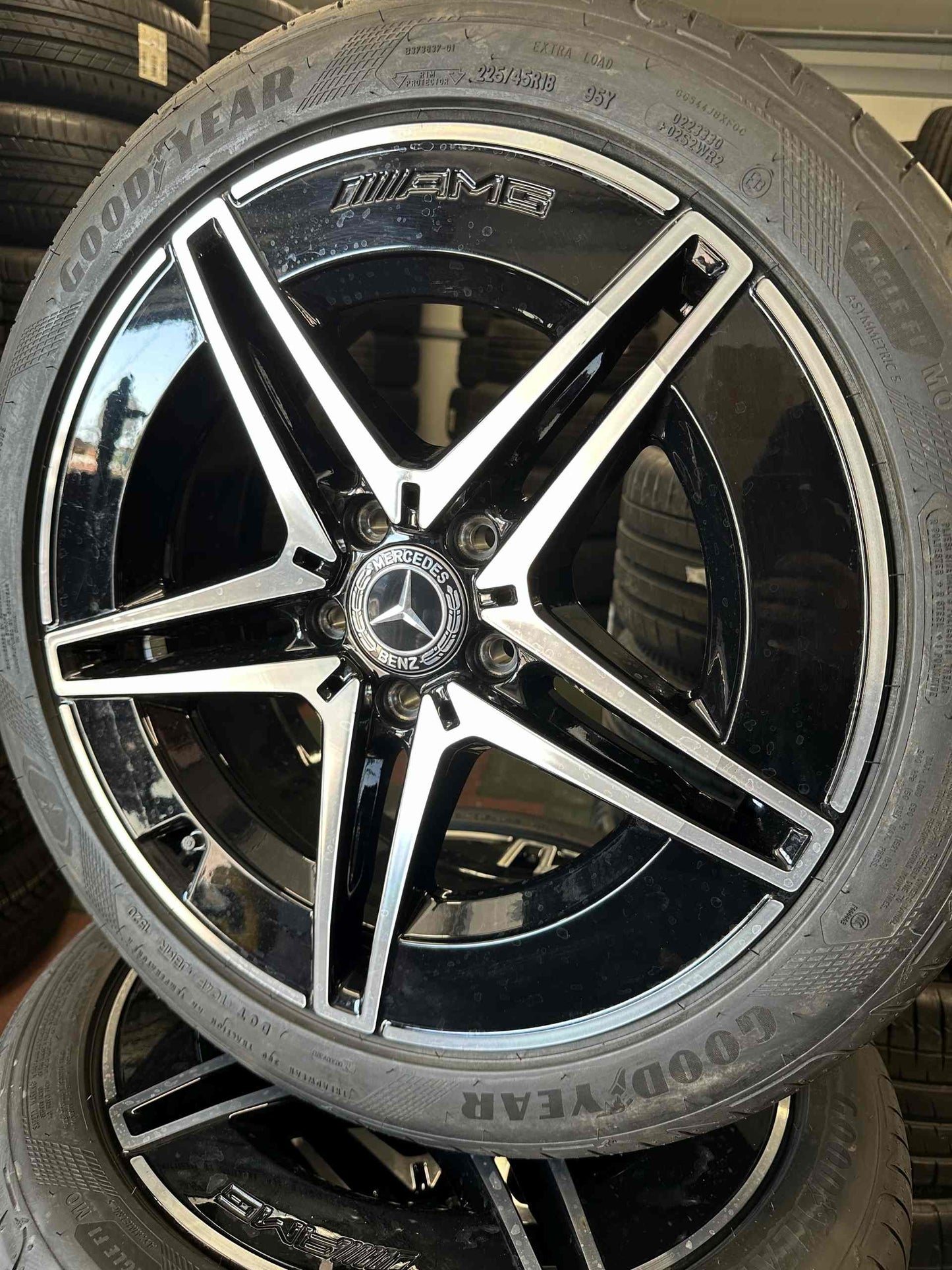 Като Нови Mercedes C klasse Hybrid W206 18 Zoll AMG Мерцедес Ц класа Хибрид W206 18 цола AMG летен комплект летни гуми