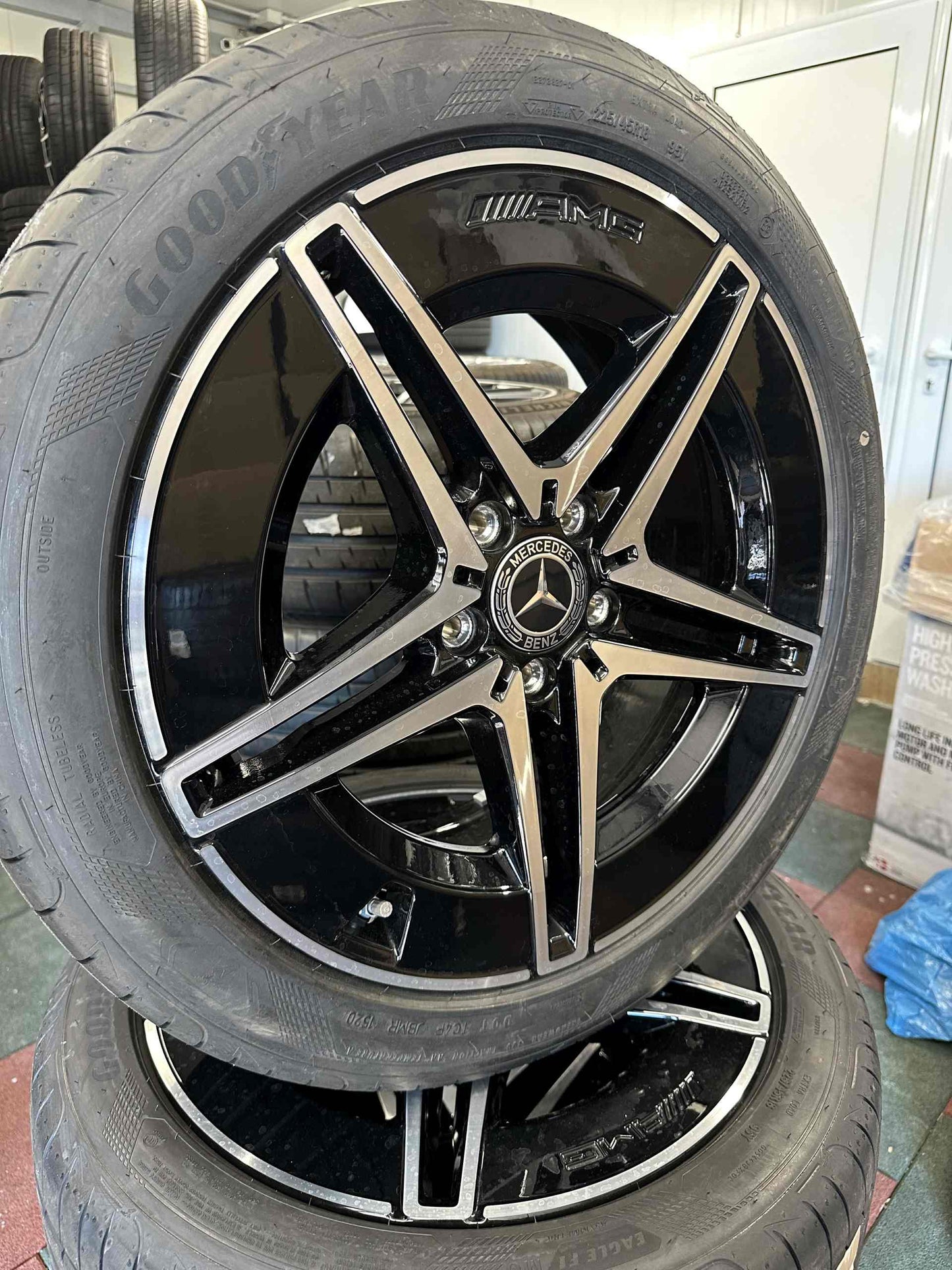 Като Нови Mercedes C klasse Hybrid W206 18 Zoll AMG Мерцедес Ц класа Хибрид W206 18 цола AMG летен комплект летни гуми