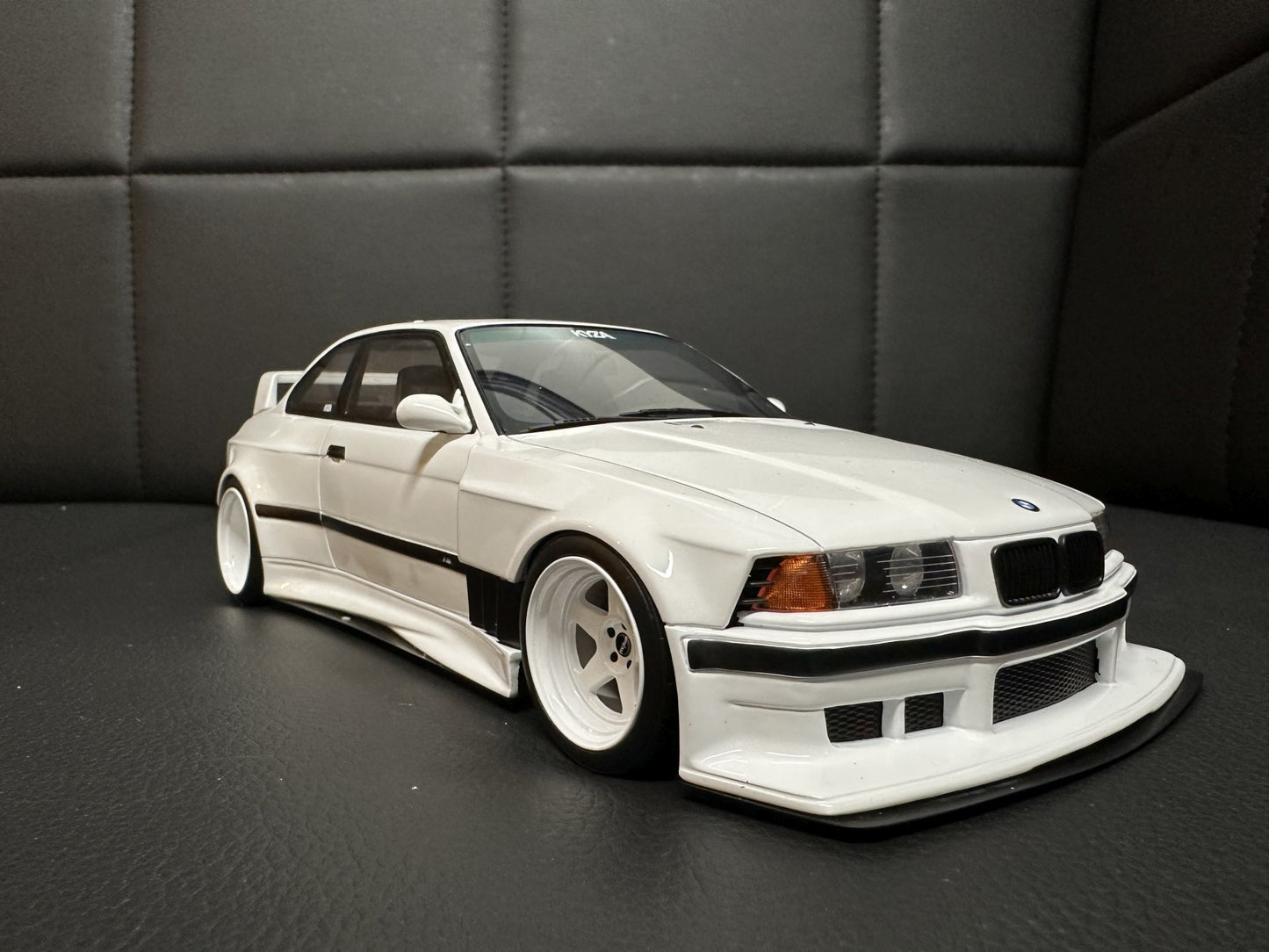 Bmw E36 Khyzyl Saleem Coupe white Limitiert 3000 1:18 OTTO OT1051 Бмв Е36 бял Лимитирана