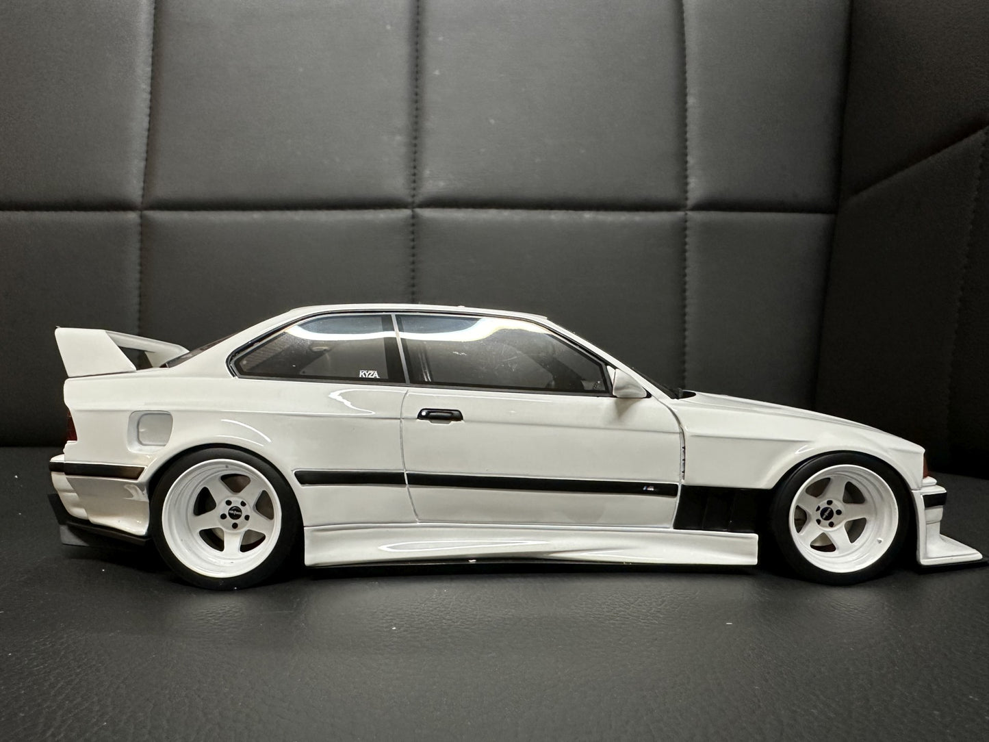Bmw E36 Khyzyl Saleem Coupe white Limitiert 3000 1:18 OTTO OT1051 Бмв Е36 бял Лимитирана
