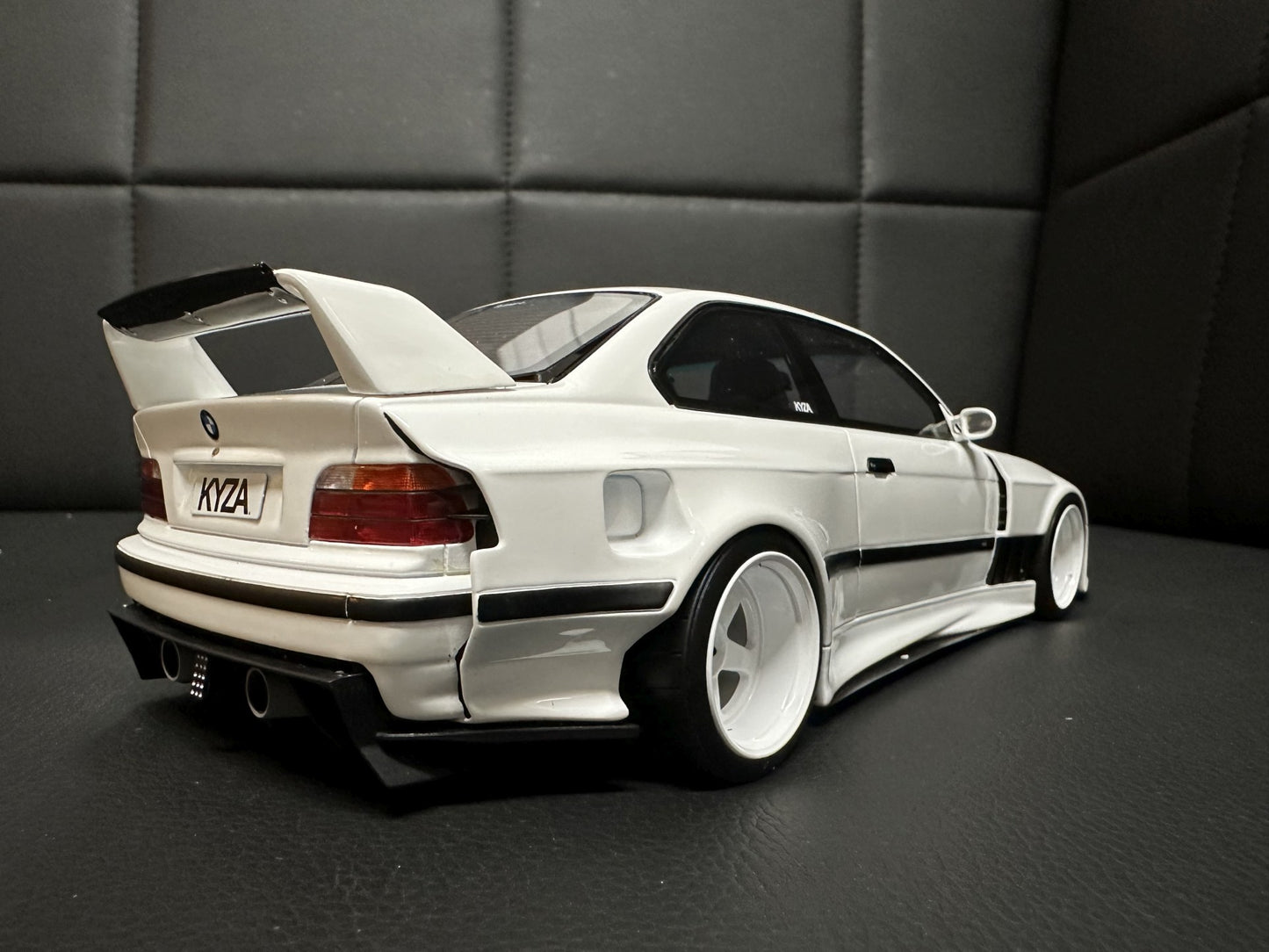 Bmw E36 Khyzyl Saleem Coupe white Limitiert 3000 1:18 OTTO OT1051 Бмв Е36 бял Лимитирана