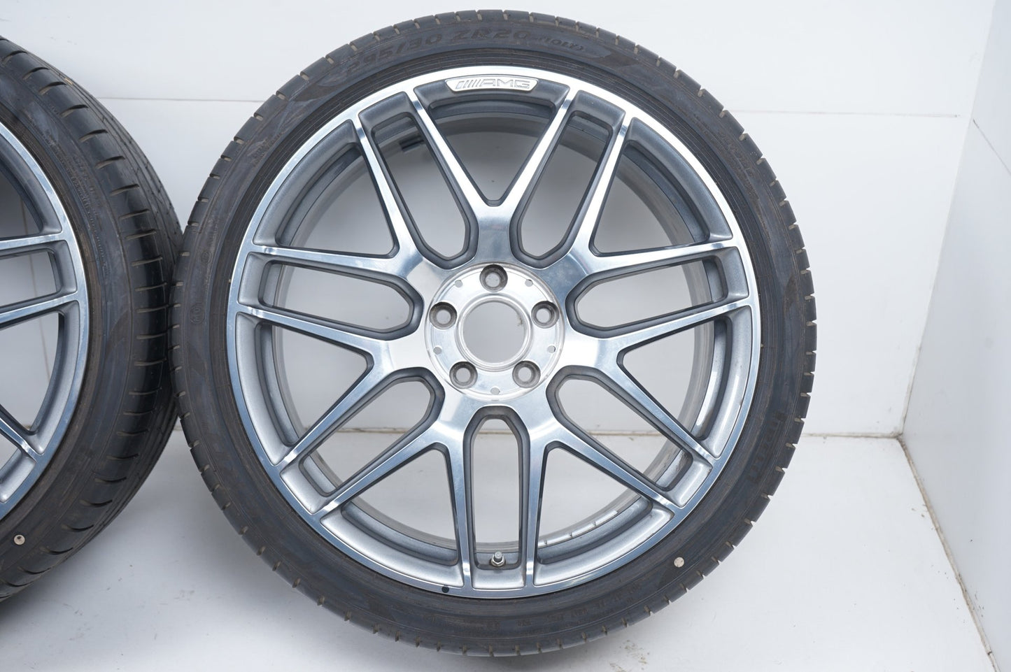 Като Нови Оригинал Mercedes E63 AMG W213 20 Zoll Мерцедес E63 AMG W213 20 цола летен комплект летни гуми