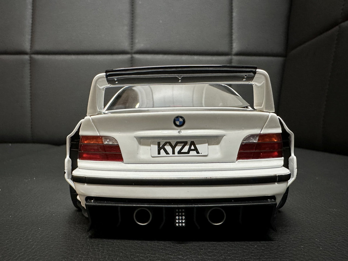 Bmw E36 Khyzyl Saleem Coupe white Limitiert 3000 1:18 OTTO OT1051 Бмв Е36 бял Лимитирана