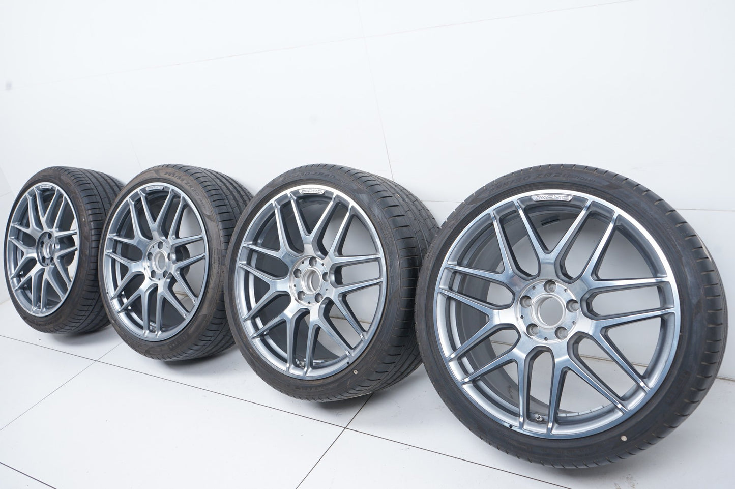 Като Нови Оригинал Mercedes E63 AMG W213 20 Zoll Мерцедес E63 AMG W213 20 цола летен комплект летни гуми
