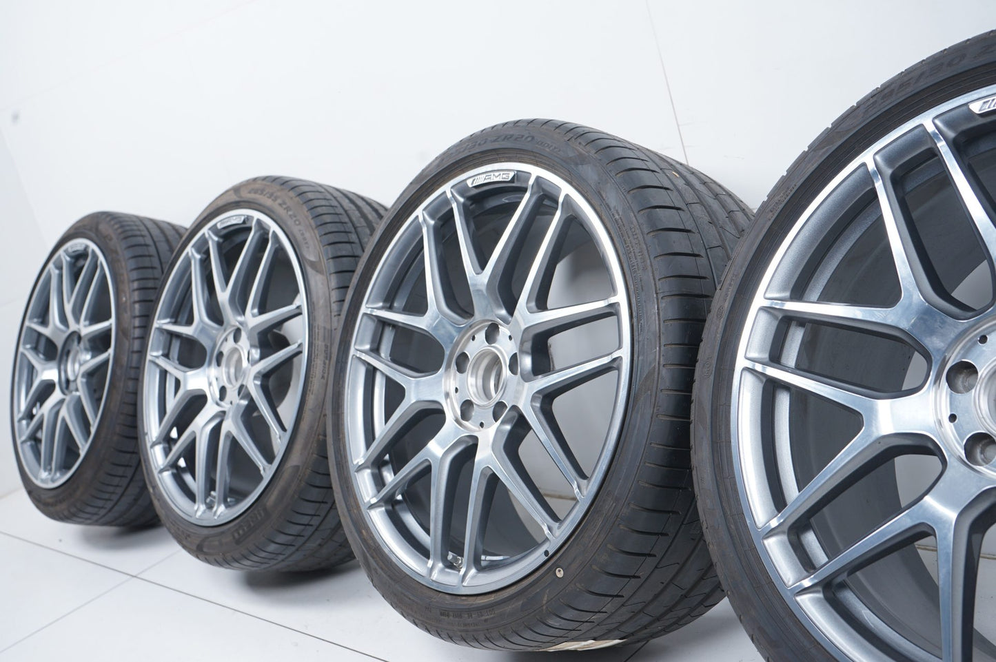 Като Нови Оригинал Mercedes E63 AMG W213 20 Zoll Мерцедес E63 AMG W213 20 цола летен комплект летни гуми