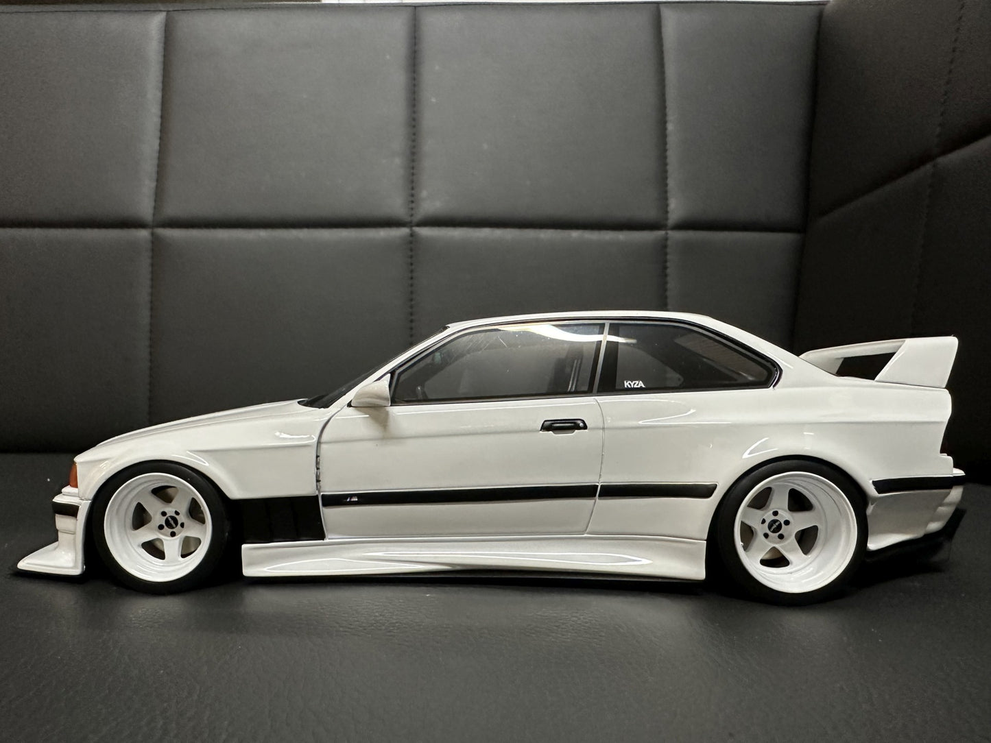 Bmw E36 Khyzyl Saleem Coupe white Limitiert 3000 1:18 OTTO OT1051 Бмв Е36 бял Лимитирана