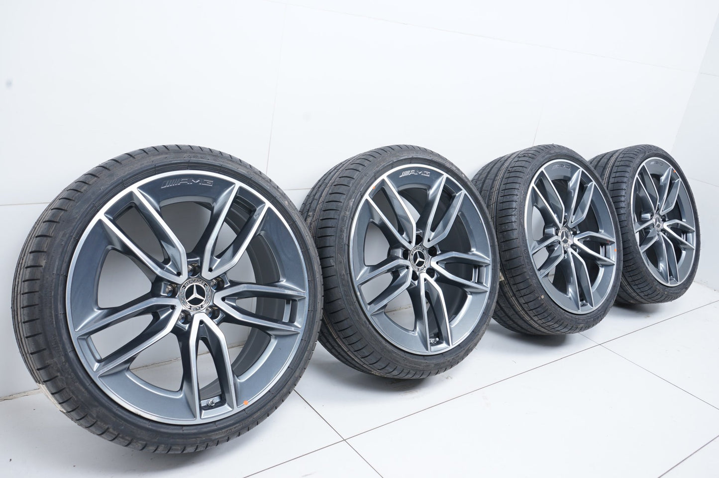 Нови Оригинал Mercedes E klasse E43 E53 AMG W213 20 Zoll Мерцедес Е класа W213 20 цола AMG Е43 Е53 джанти летен комплект летни гуми