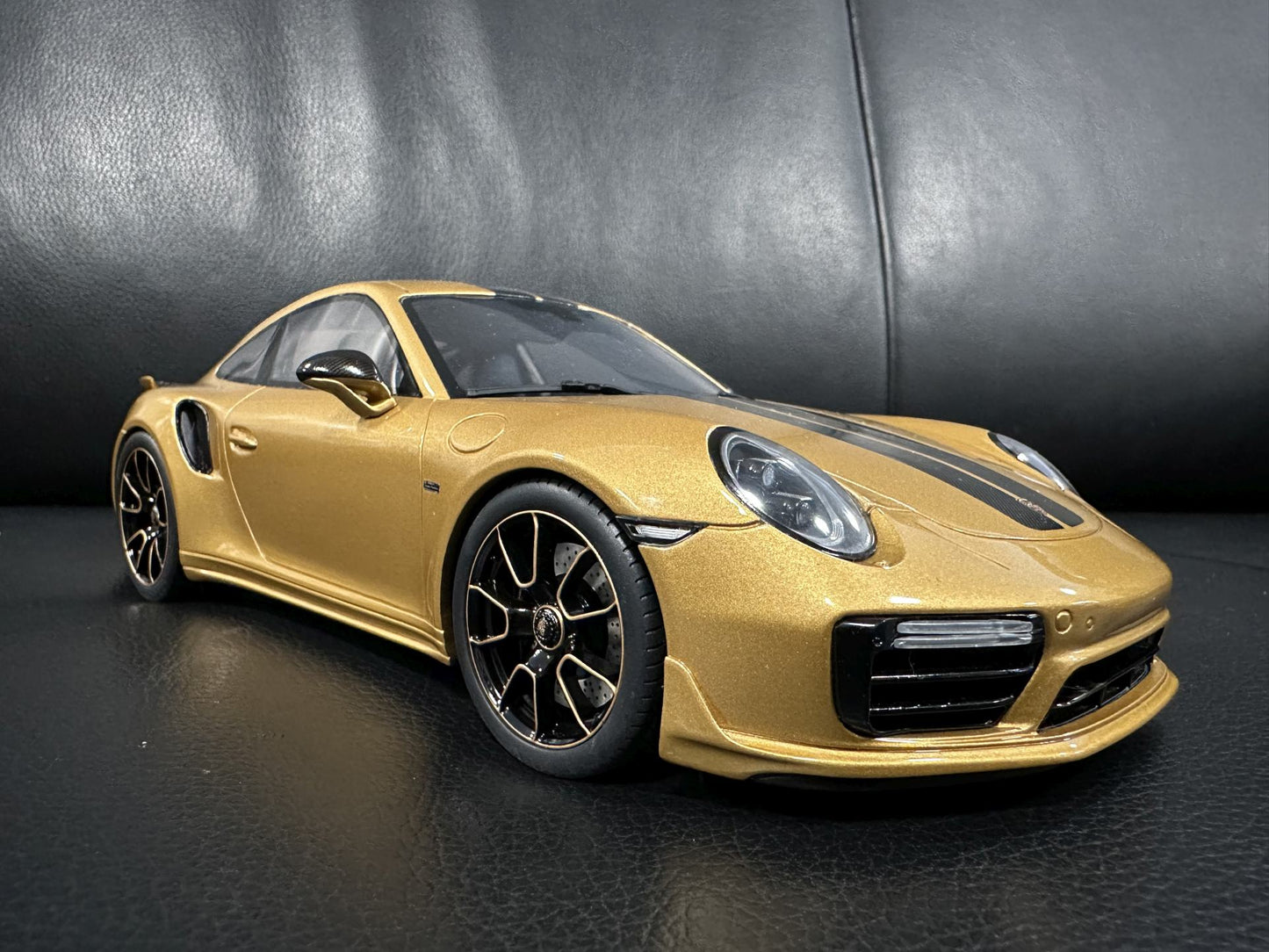Porsche 991.2 Turbo S gold 2018 Limitiert 250/999 1:18 GT Spirit GT444 Порше 991.2 златен Лимитирана