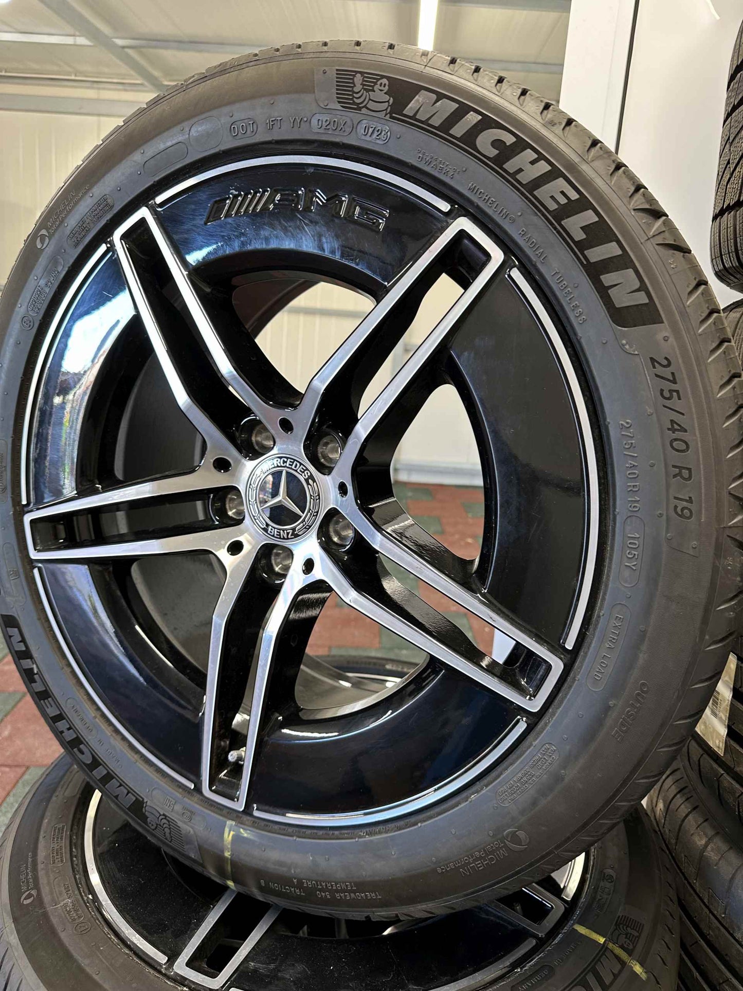 Като Нови Mercedes E Klasse W214 19 Zoll AMG Мерцедес E класа W214 19 цола AMG летен комплект летни гуми