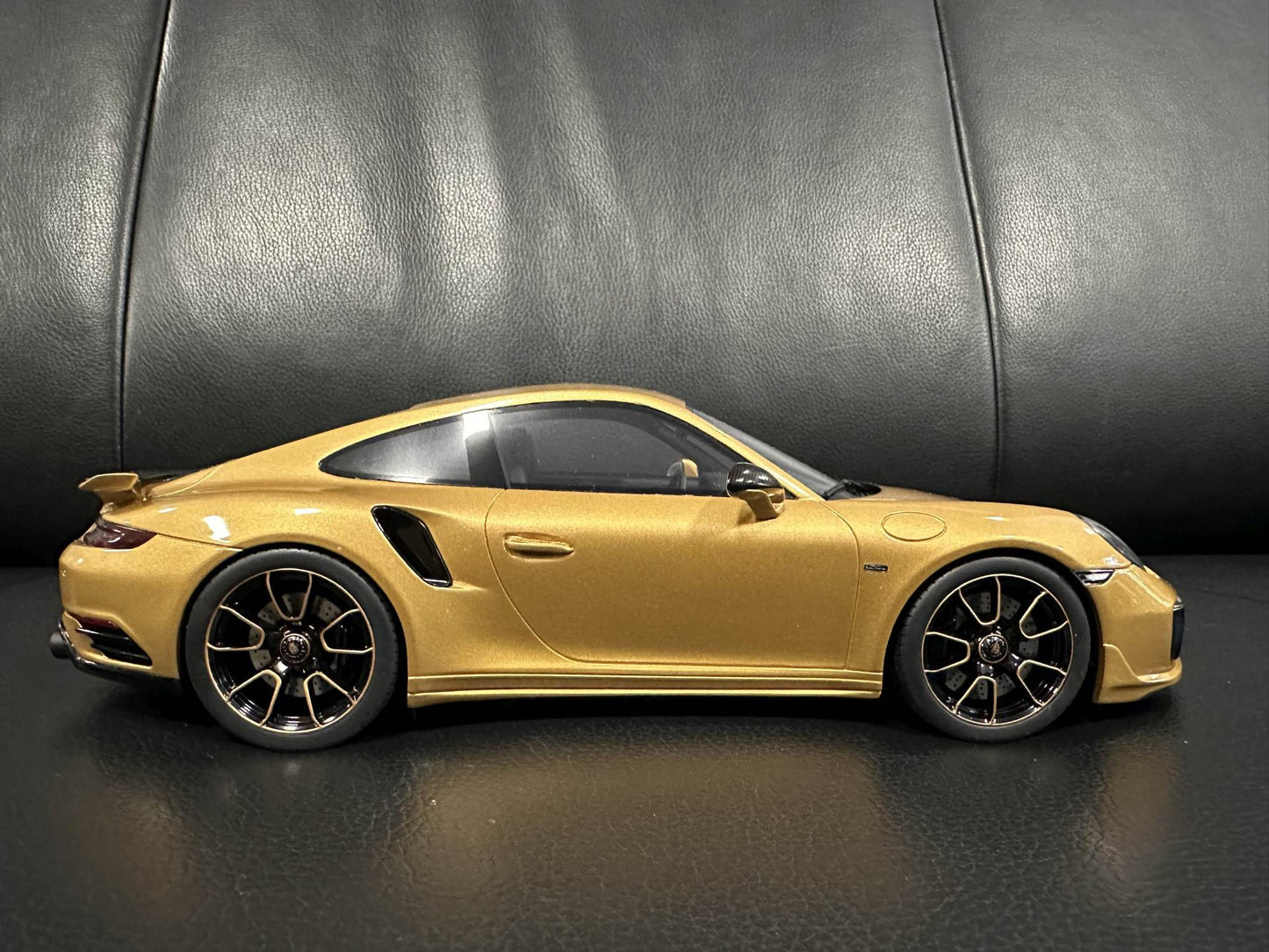 Porsche 991.2 Turbo S gold 2018 Limitiert 250/999 1:18 GT Spirit GT444 Порше 991.2 златен Лимитирана