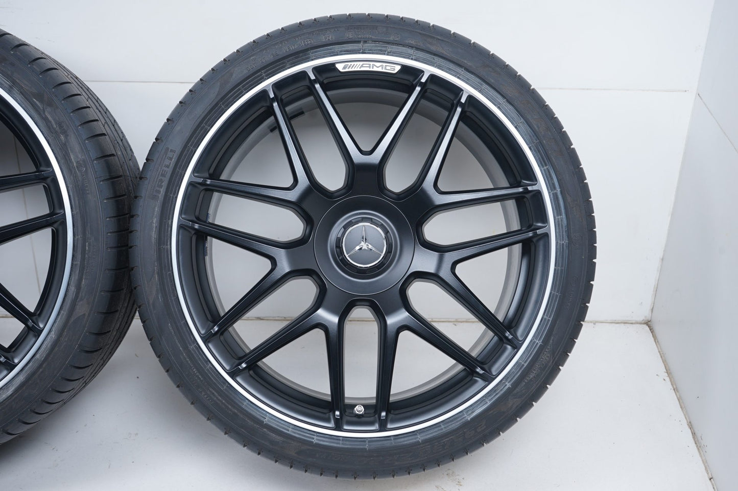 Като Нови Оригинал Mercedes E63 AMG W213 20 Zoll Мерцедес E63 AMG W213 20 цола летен комплект летни гуми