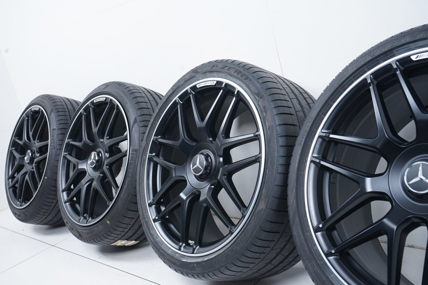 Като Нови Оригинал Mercedes E63 AMG W213 20 Zoll Мерцедес E63 AMG W213 20 цола летен комплект летни гуми
