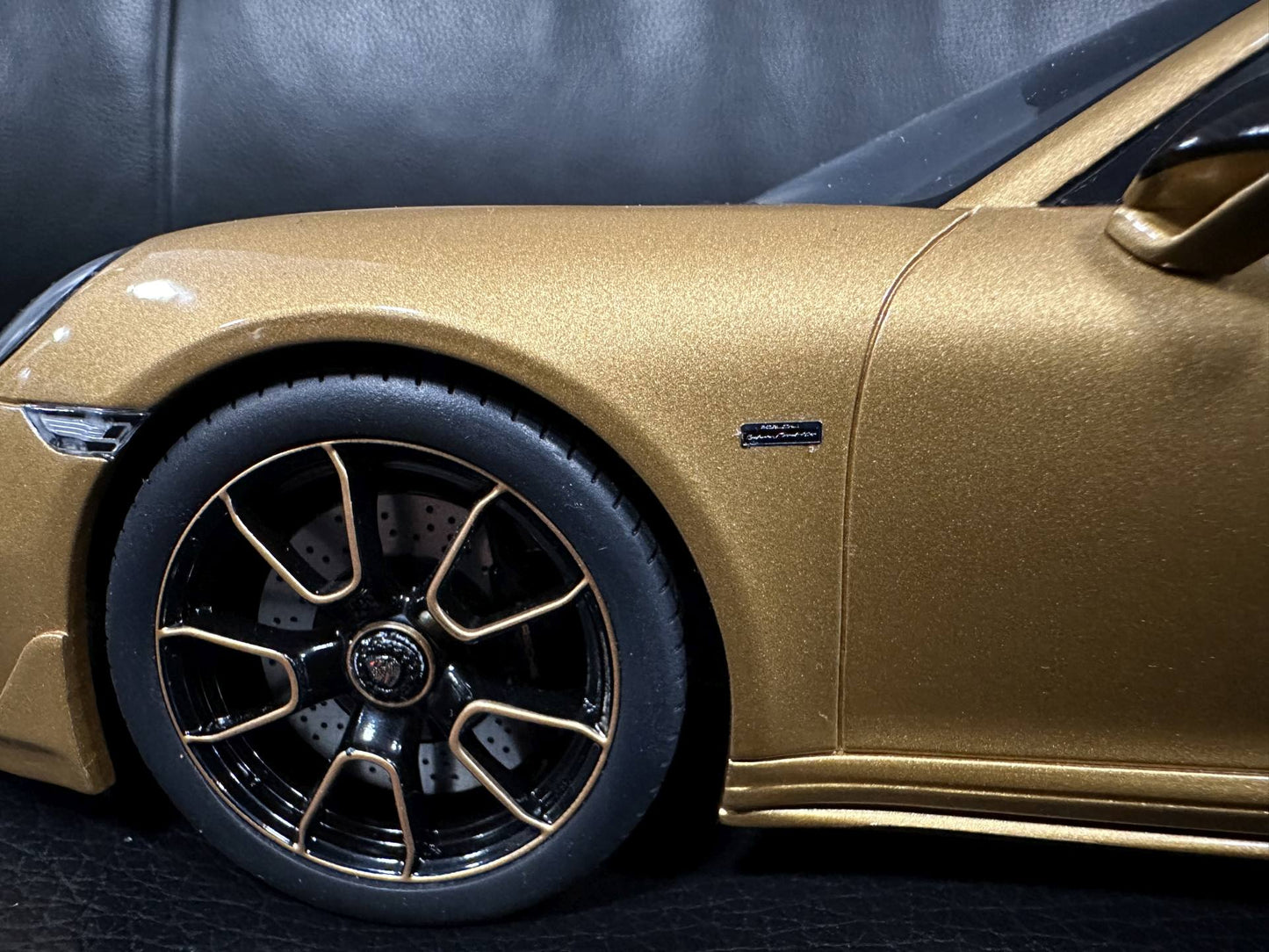 Porsche 991.2 Turbo S gold 2018 Limitiert 250/999 1:18 GT Spirit GT444 Порше 991.2 златен Лимитирана