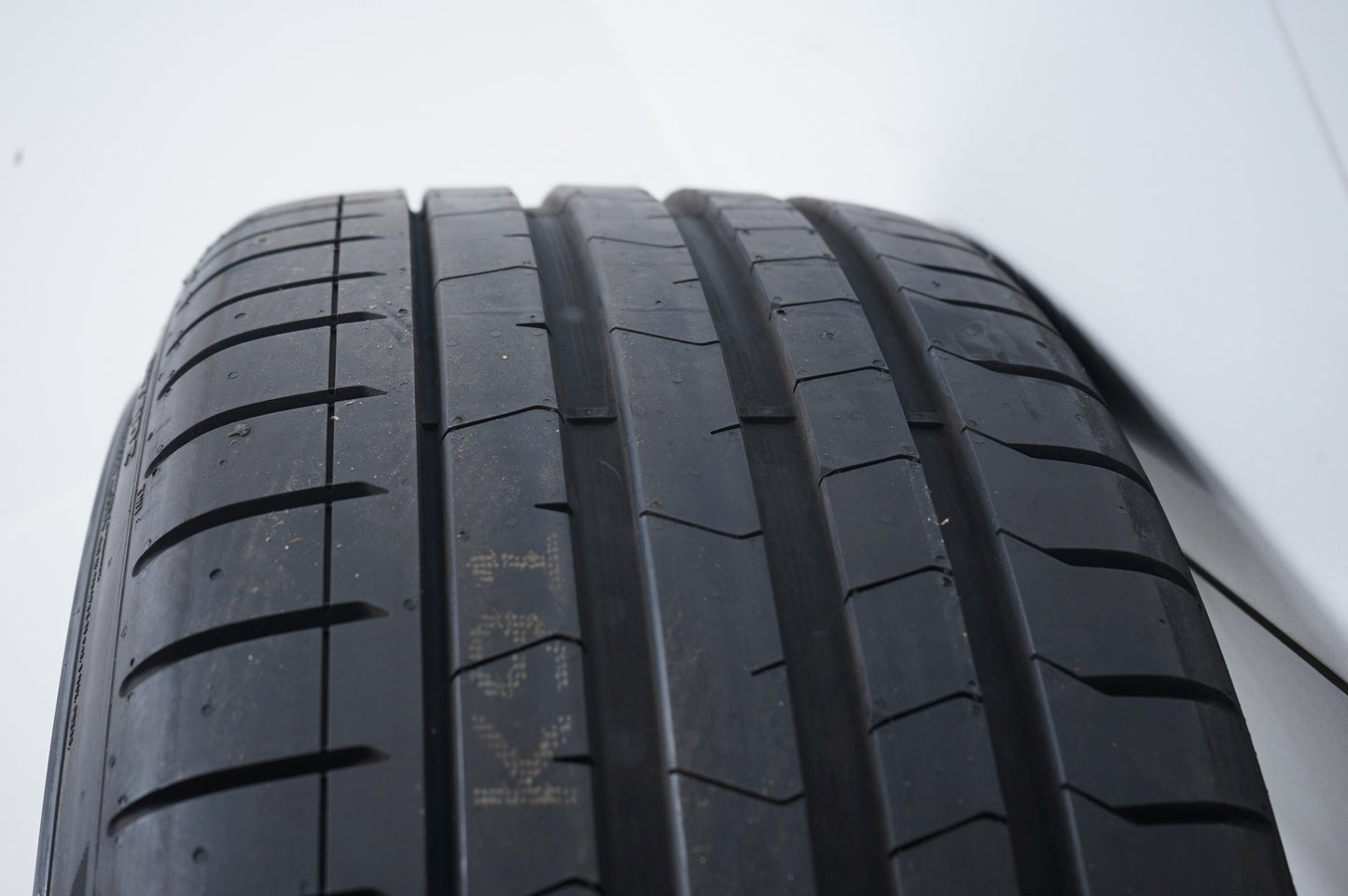 Като Нови Оригинал Mercedes E63 AMG W213 20 Zoll Мерцедес E63 AMG W213 20 цола летен комплект летни гуми