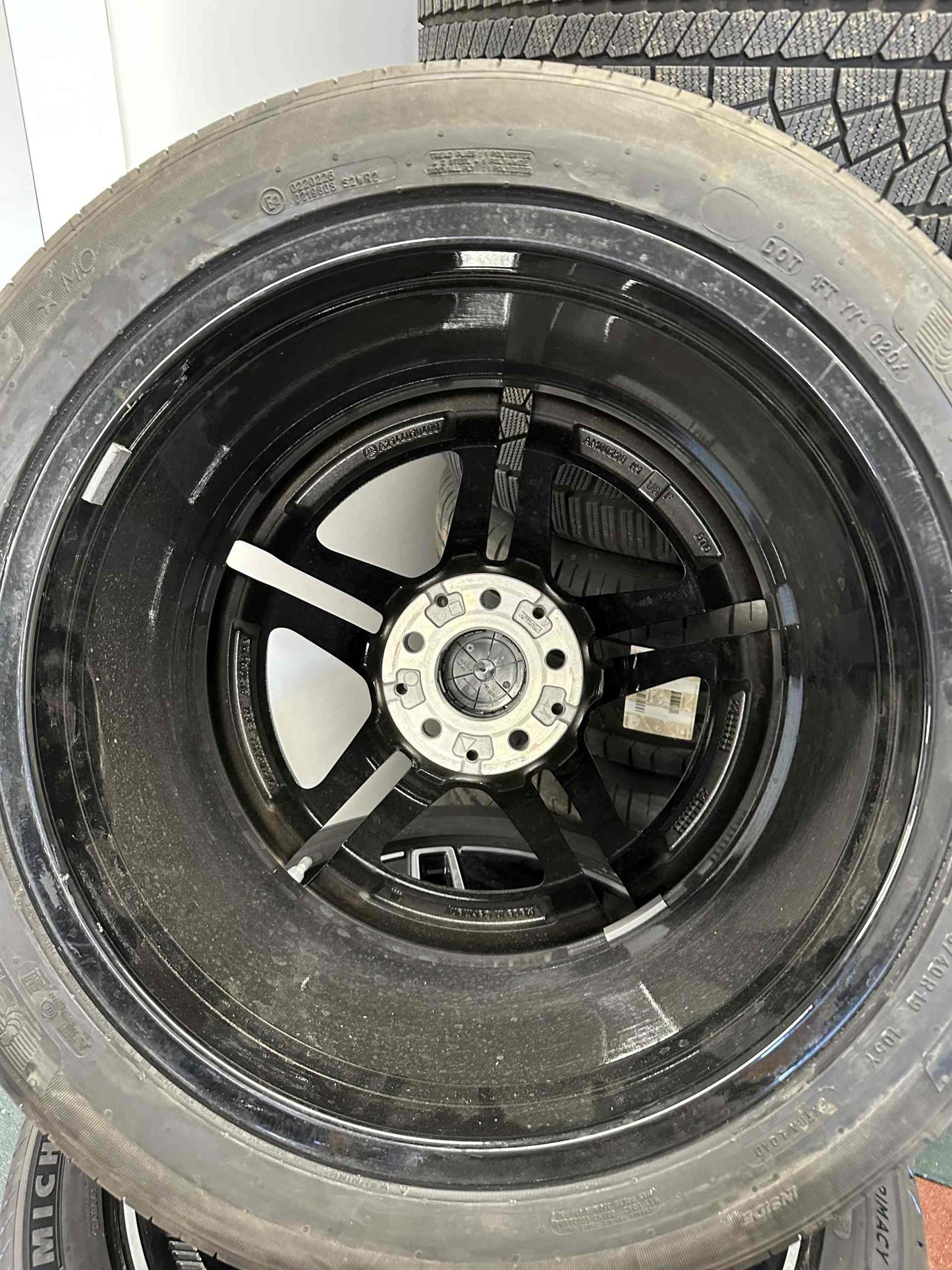Като Нови Mercedes E Klasse W214 19 Zoll AMG Мерцедес E класа W214 19 цола AMG летен комплект летни гуми