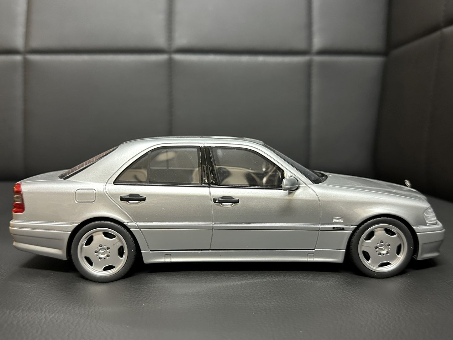 Mercedes Benz C36 AMG W202 grey Limitiert 760/3000 1:18 OTTO OT443 Мерцедес Бенц C36 Лимитирана сив