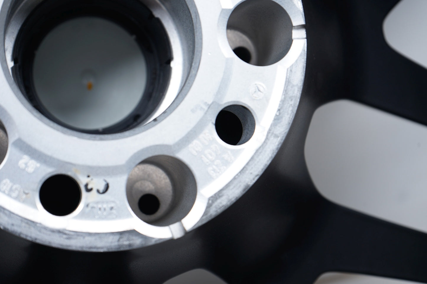 Като Нови Оригинал Mercedes E63 AMG W213 20 Zoll Мерцедес E63 AMG W213 20 цола летен комплект летни гуми