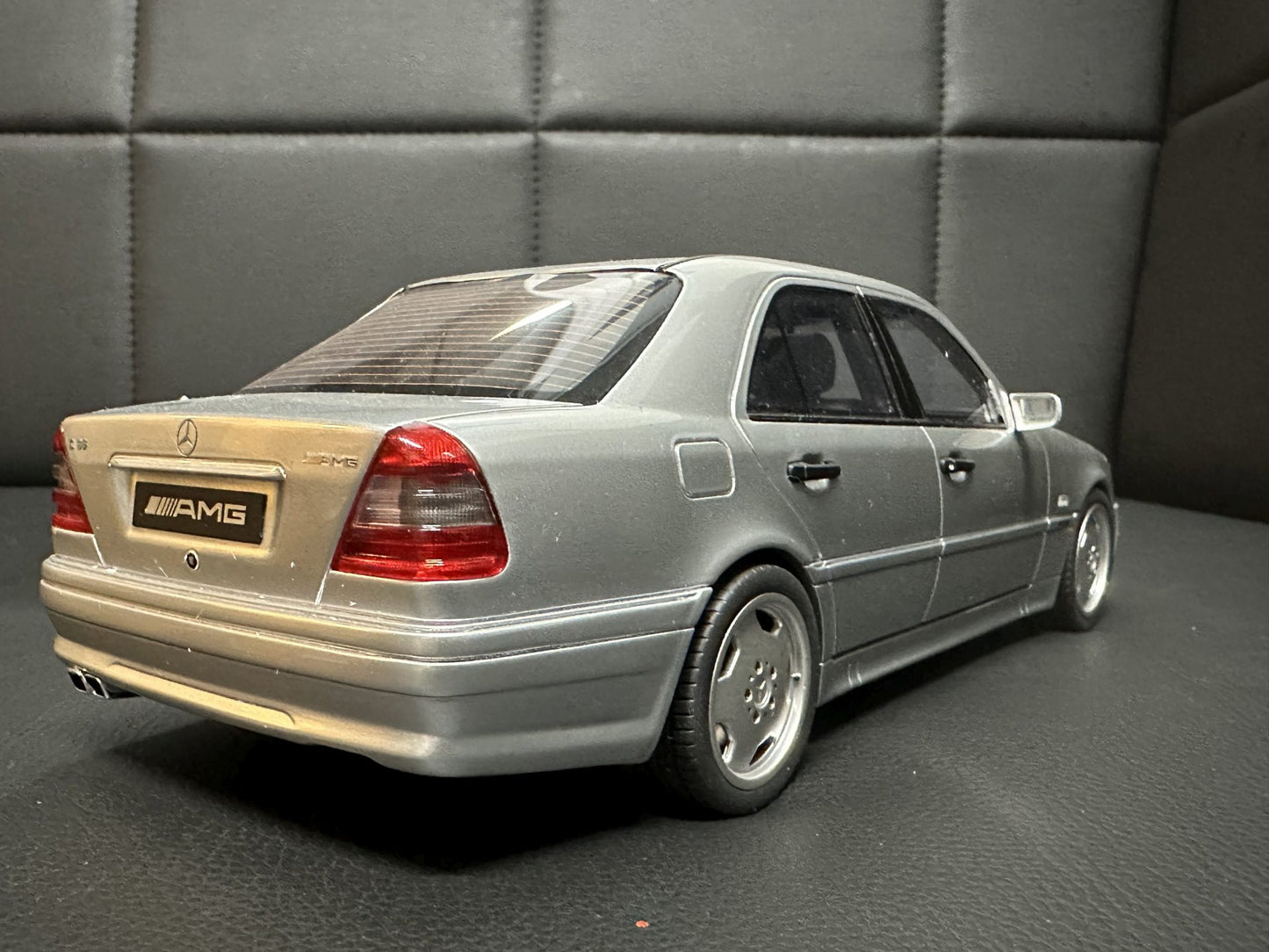 Mercedes Benz C36 AMG W202 grey Limitiert 760/3000 1:18 OTTO OT443 Мерцедес Бенц C36 Лимитирана сив
