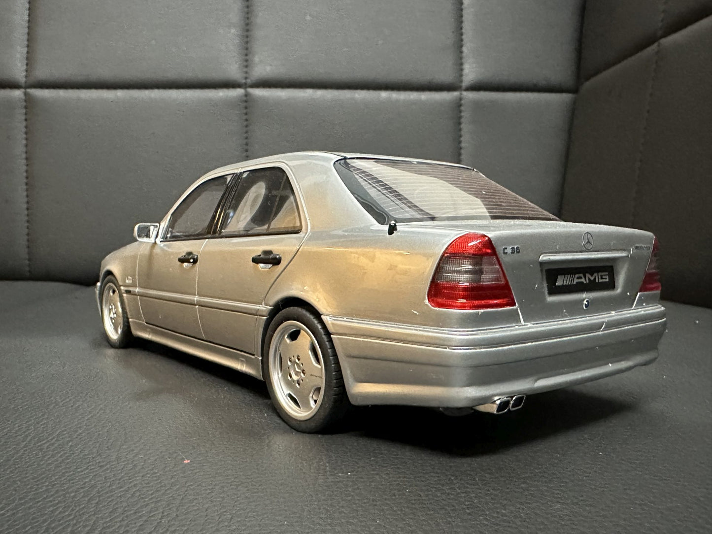 Mercedes Benz C36 AMG W202 grey Limitiert 760/3000 1:18 OTTO OT443 Мерцедес Бенц C36 Лимитирана сив
