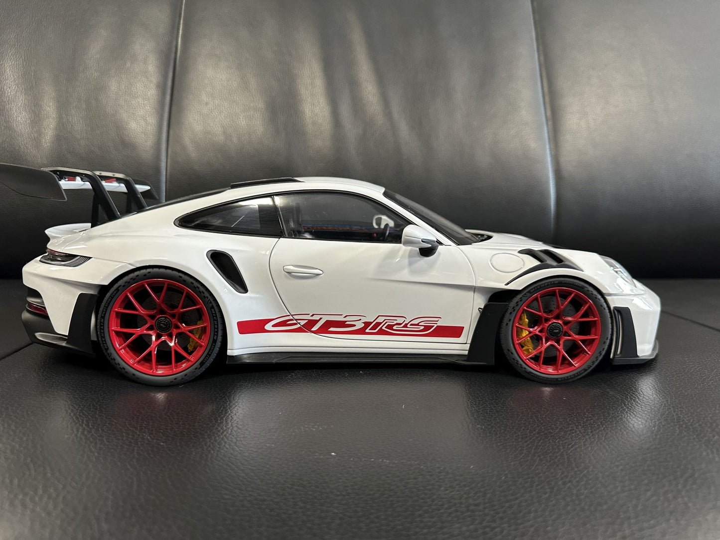 Porsche 911 GT3 RS 2022 white/red 1:12 NOREV 127530 Порше ГТ3 РС бял/червен
