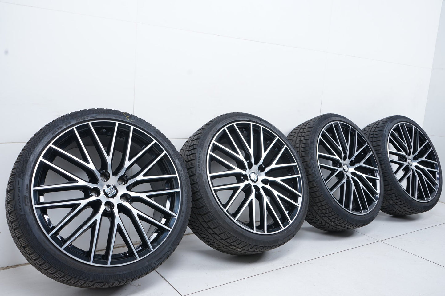 Оригинал Seat Leon Cupra 19 Zoll Сеат Леон Купра 19 цола Алуминиеви джанти зимен комплект зимни гуми