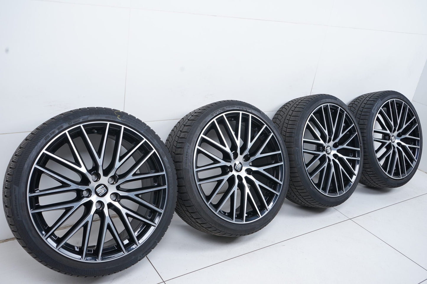 Оригинал Seat Leon Cupra 19 Zoll Сеат Леон Купра 19 цола Алуминиеви джанти зимен комплект зимни гуми