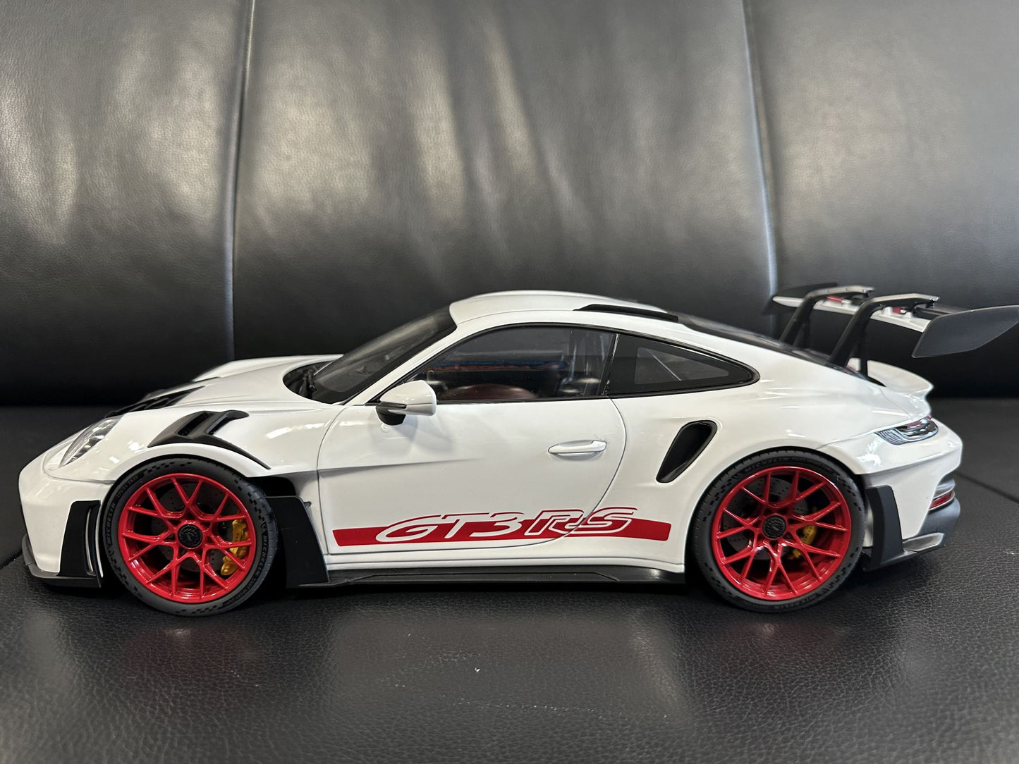 Porsche 911 GT3 RS 2022 white/red 1:12 NOREV 127530 Порше ГТ3 РС бял/червен