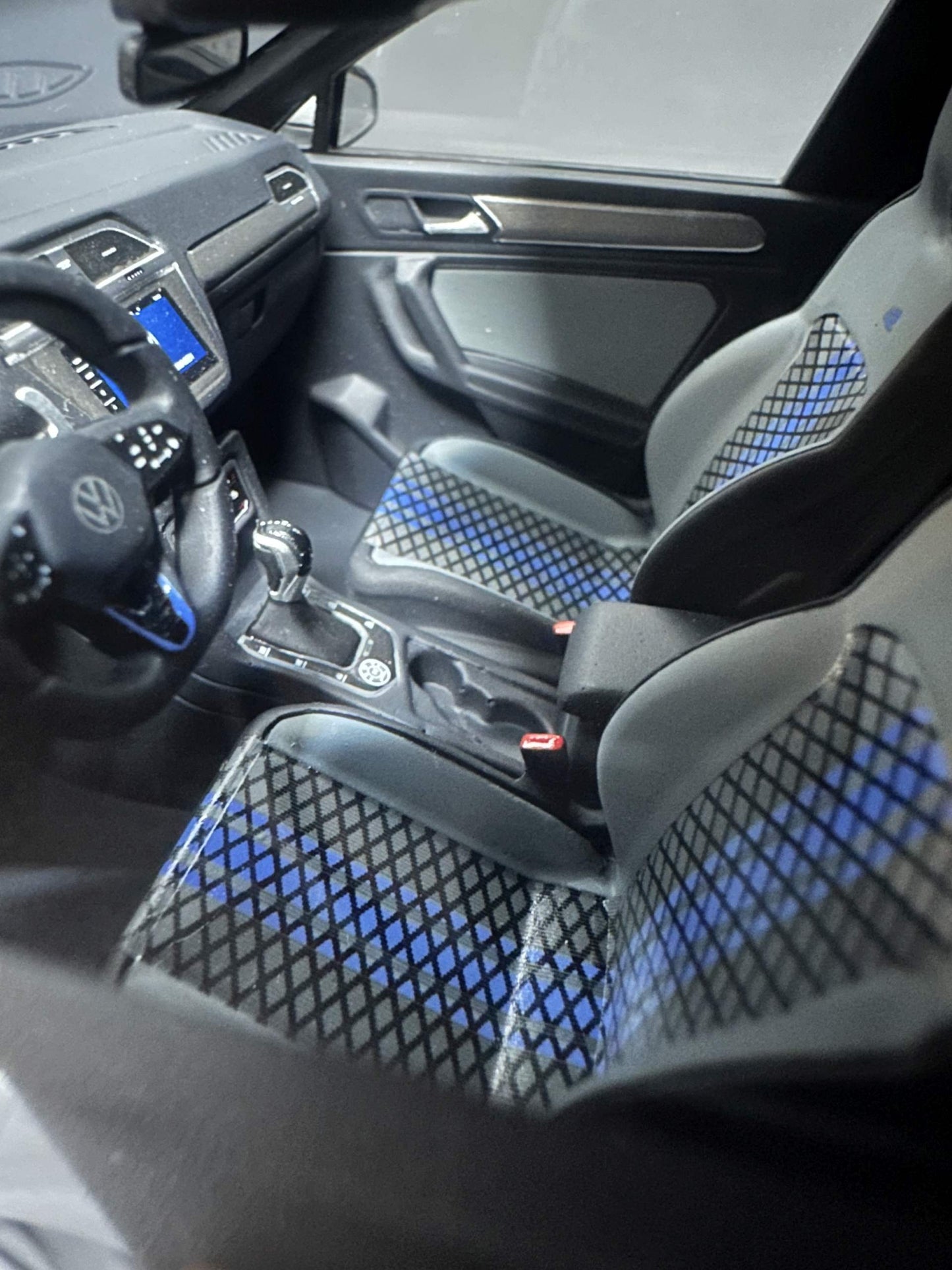Volkswagen Tiguan R blue Limitiert 1058/1500 1:18 OTTO OT423 Фолксваген Тигуан Р син Лимитирана